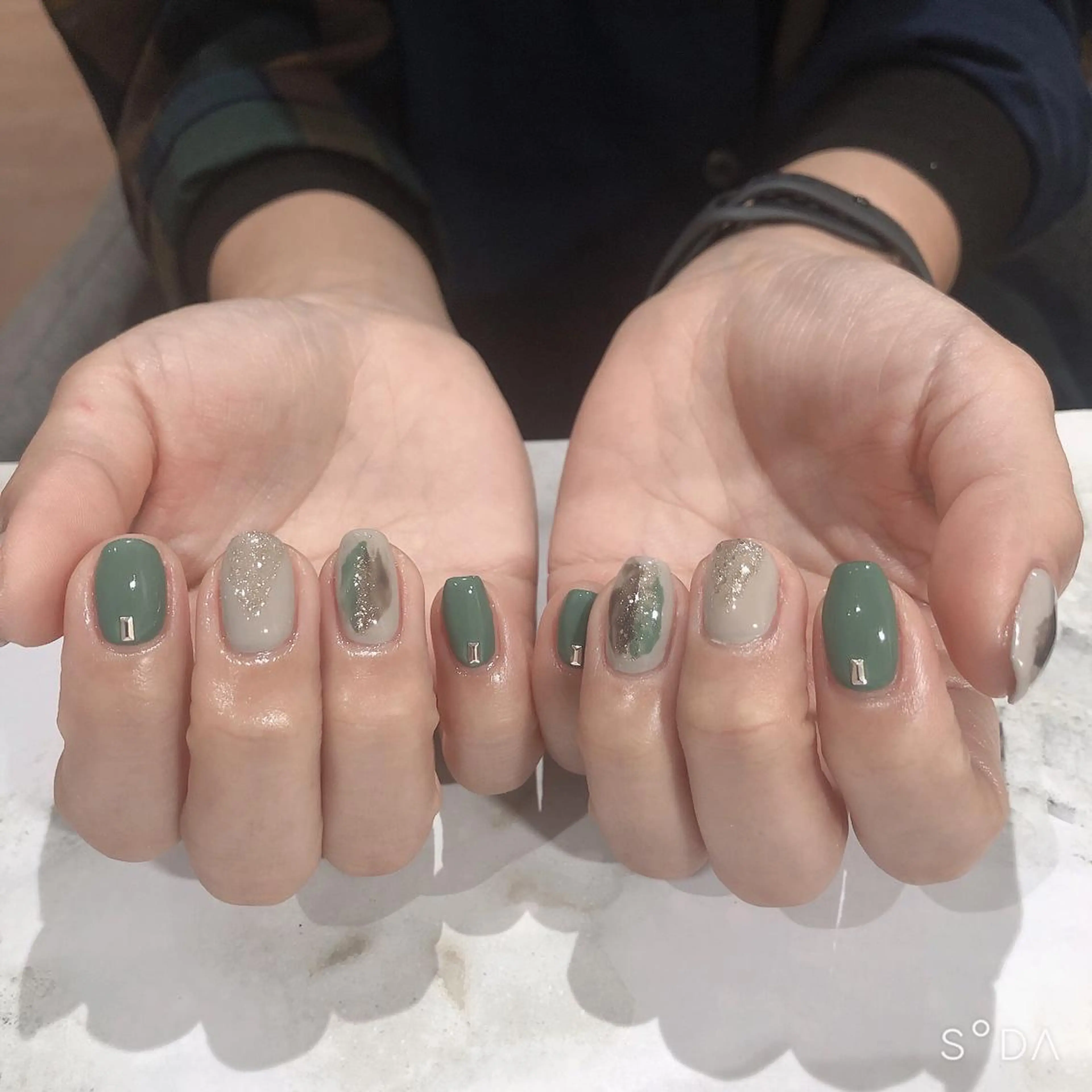 ネイル ニュアンスネイル ハンドネイル 吉野✨ ネイルデザイナー✨のネイルデザイン