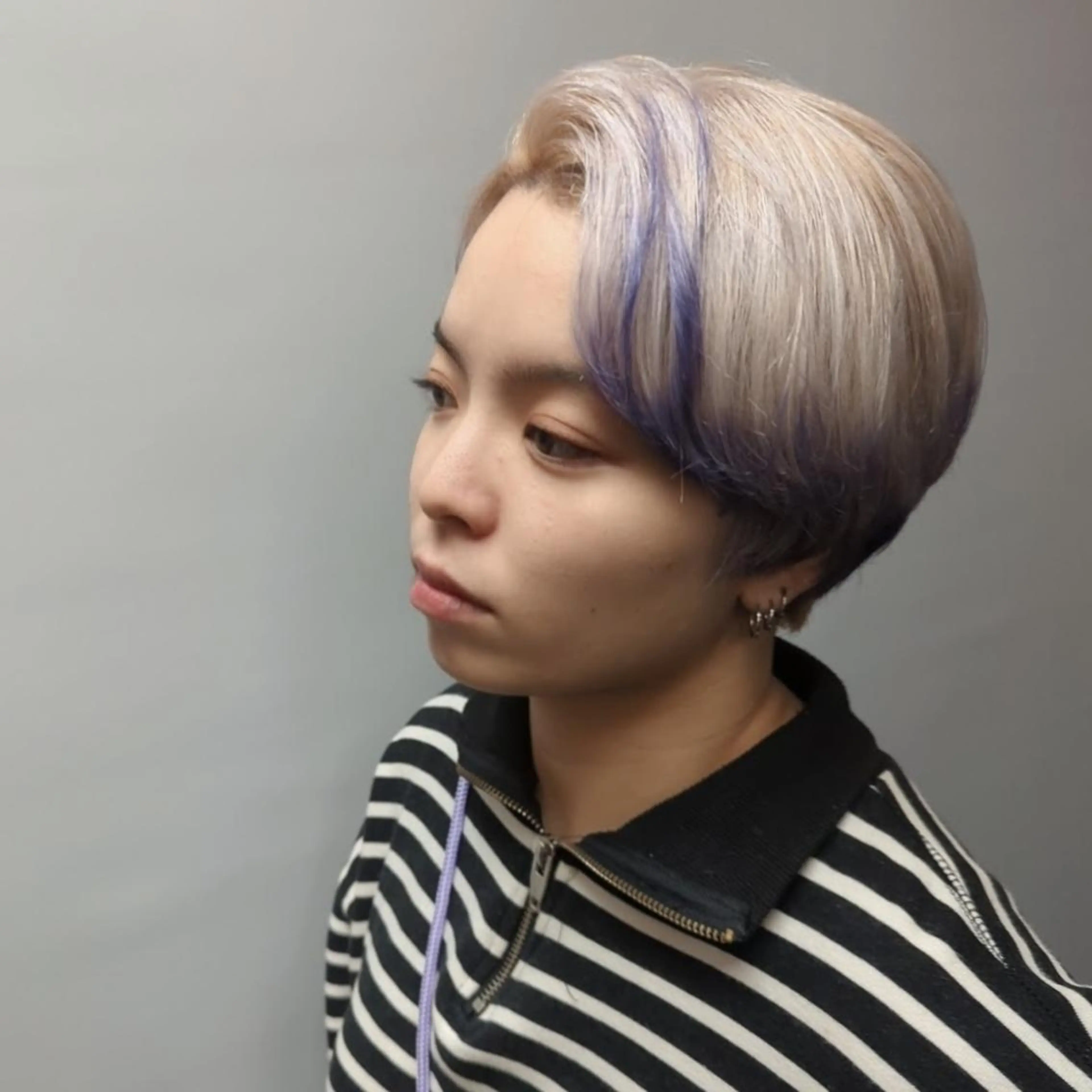 ショート カラー ハンサムショート ブリーチ ブロンド パープルカラー ホワイトブロンド カット ヘアカラー トリートメント fuwat所属・秋葉原でカラーする なら🐉ちぇーたんのヘアスタイル