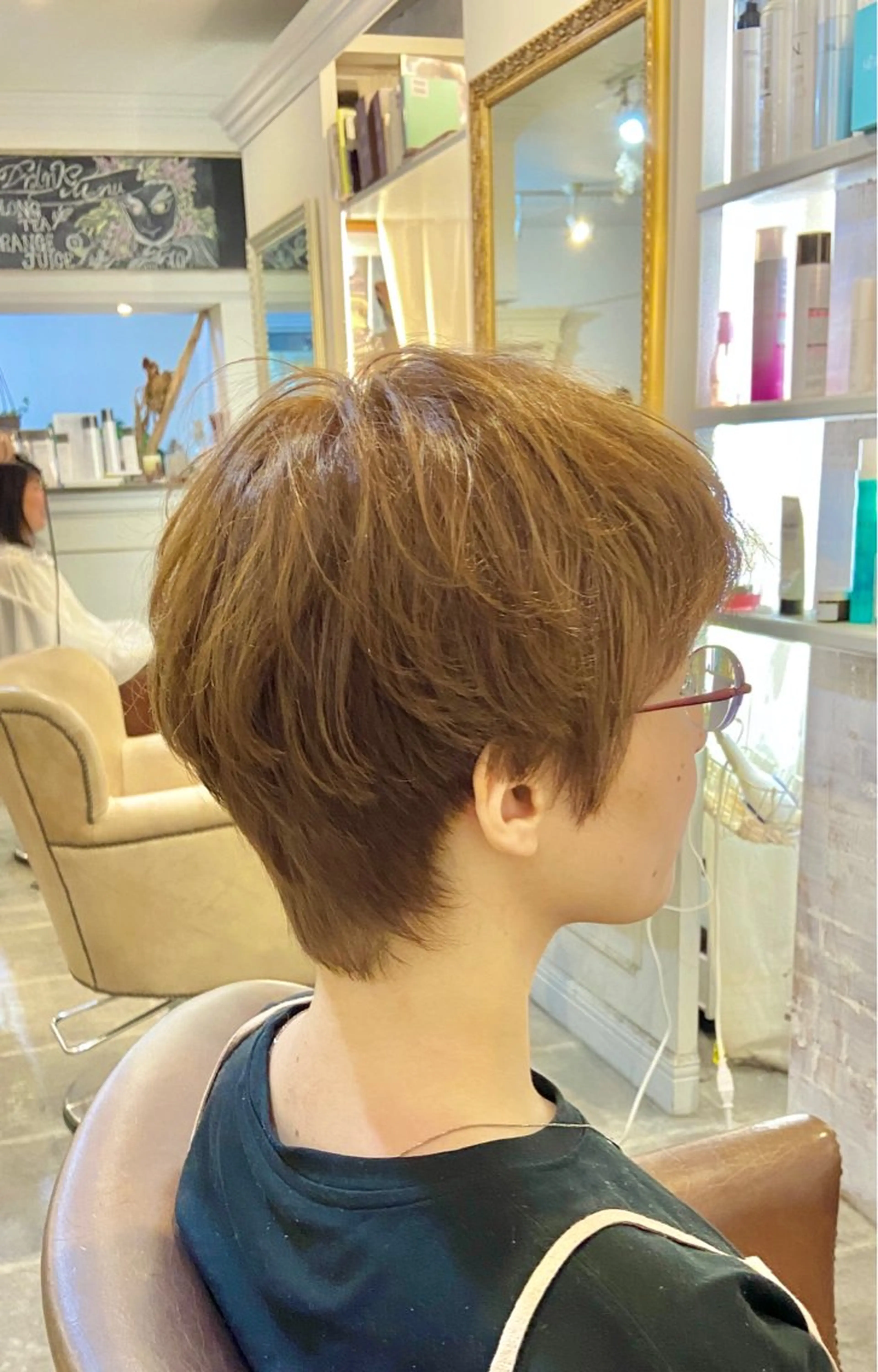 ショート カラー ショートヘア Un  Seul所属・福嶋 愛のヘアスタイル