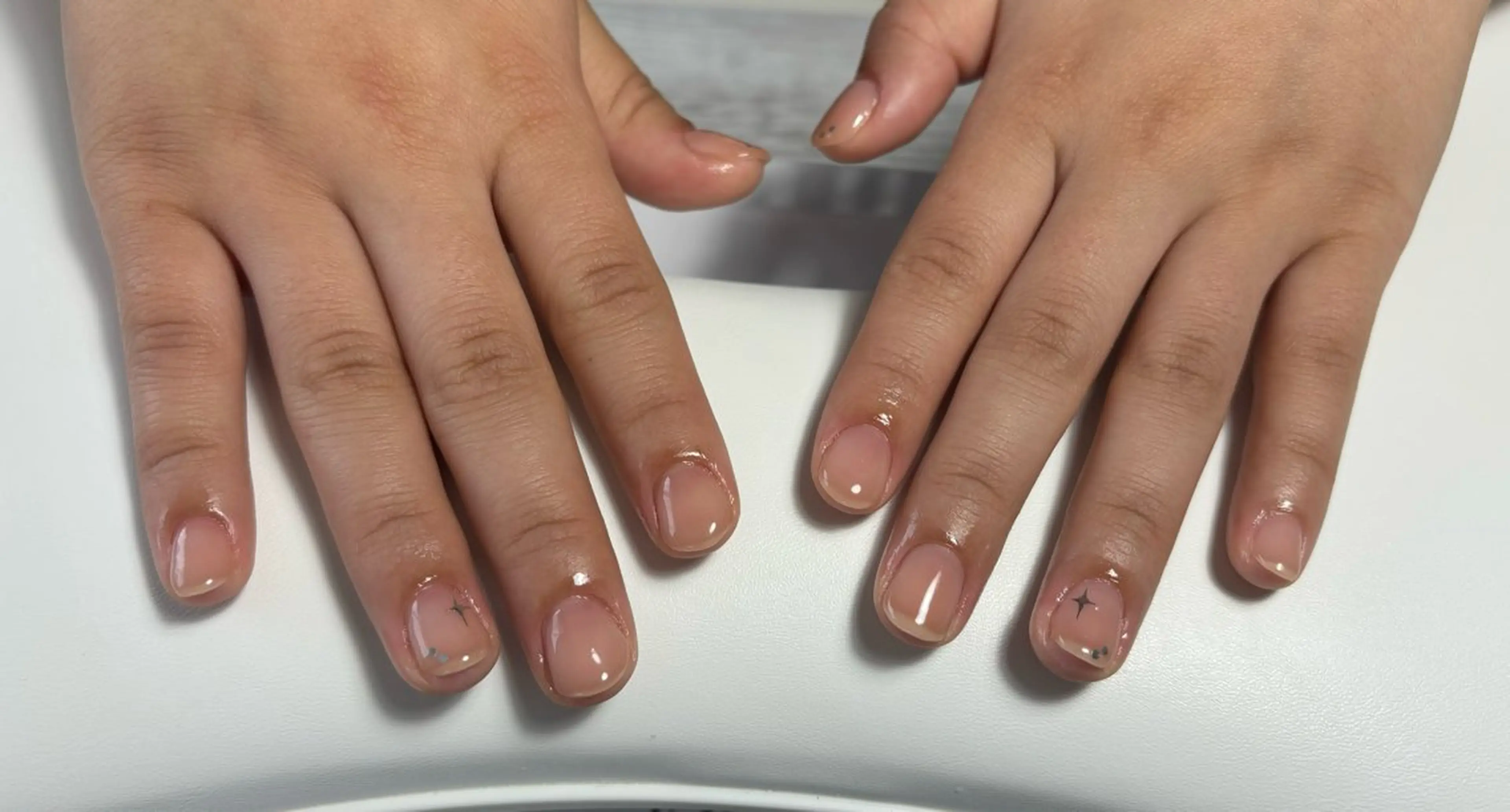 ネイル ホログラムネイル オレンジ ピンク シンプルネイル ハンドネイル BONNIE NAILのネイルデザイン