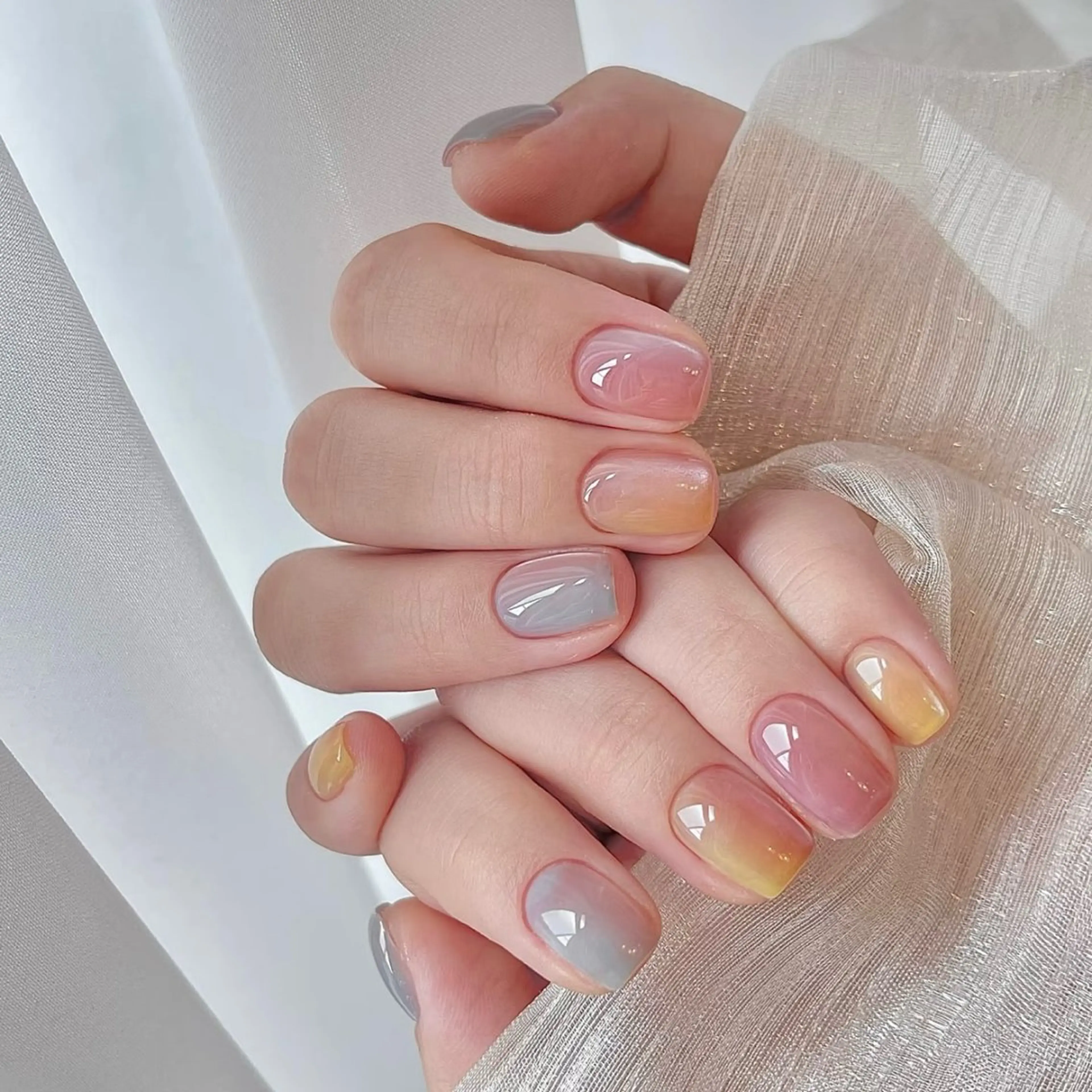 ネイル グラデーション Nail salon Amoureuse ネイルサロン アムルーズ所属・ネイリスト ミクのネイルデザイン