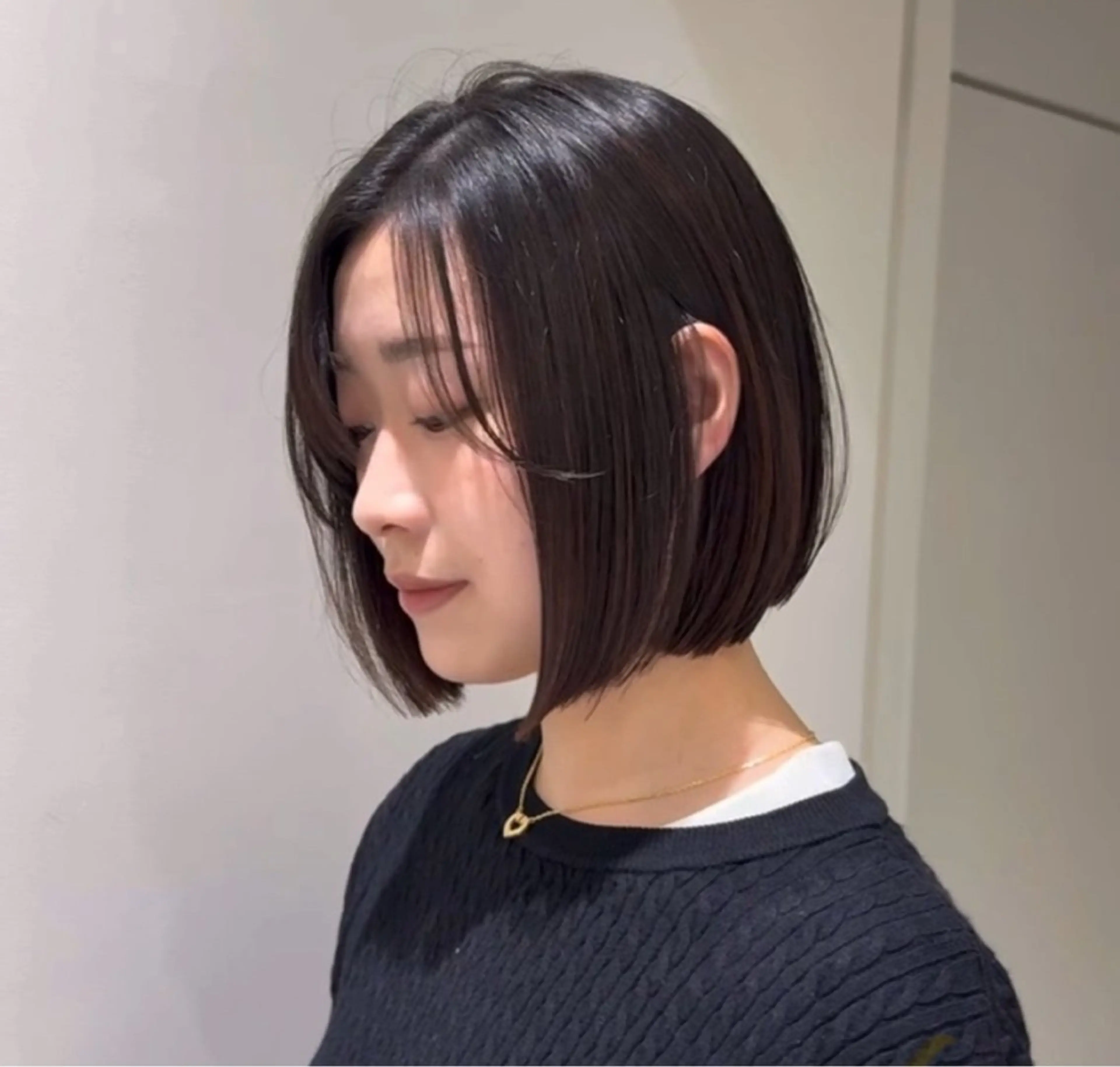 ショート ぱつっとボブ/透明感 カラー/Ayakaのヘアスタイル