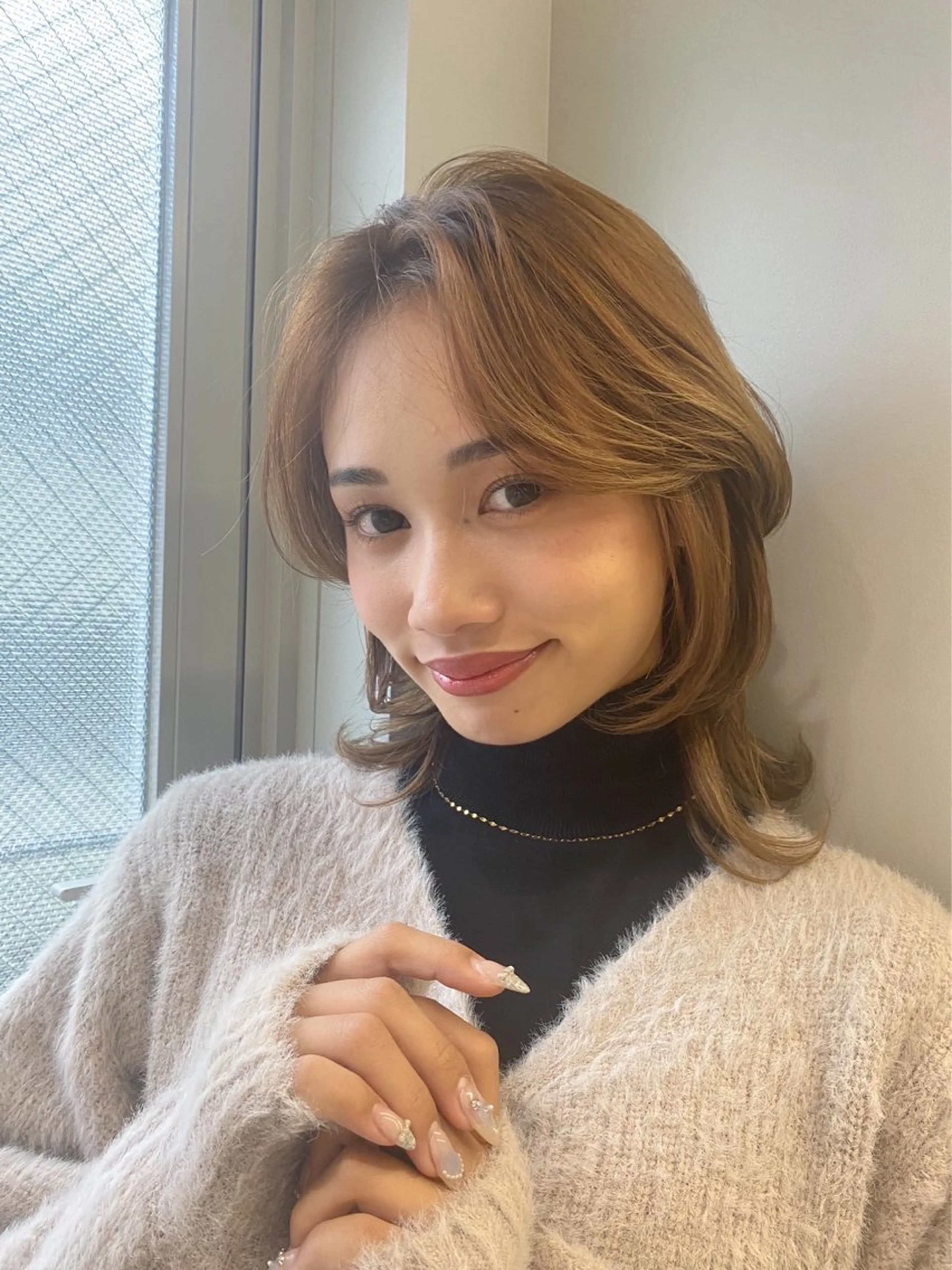 ミディアム ウルフカット 服部 真希のヘアスタイル