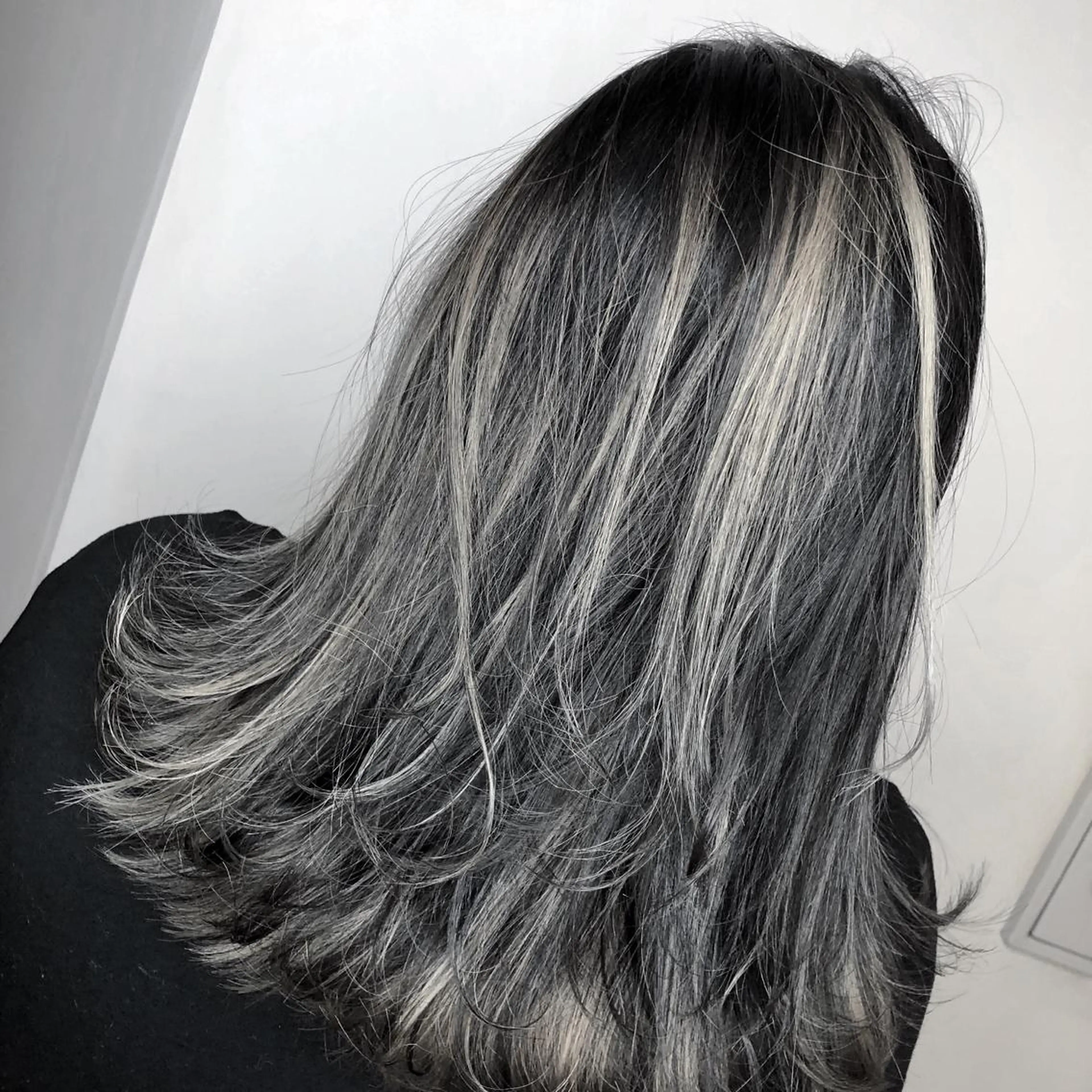 セミロング カラー バレイヤージュ レイヤーカット 髪質改善 カラー専門店のヘアスタイル