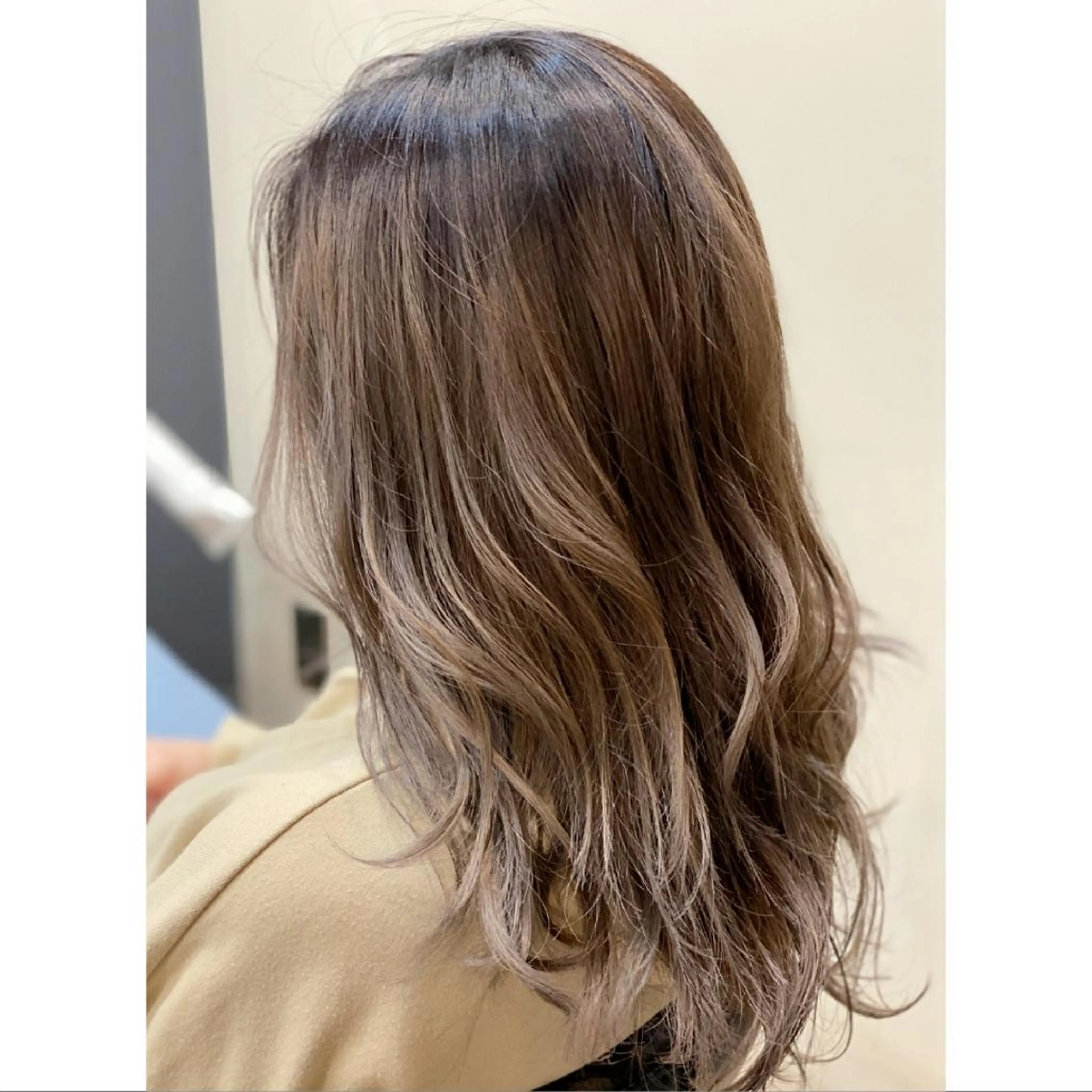 セミロング ハイライト カット ヘアカラー トリートメント アルター森川 義則のヘアスタイル