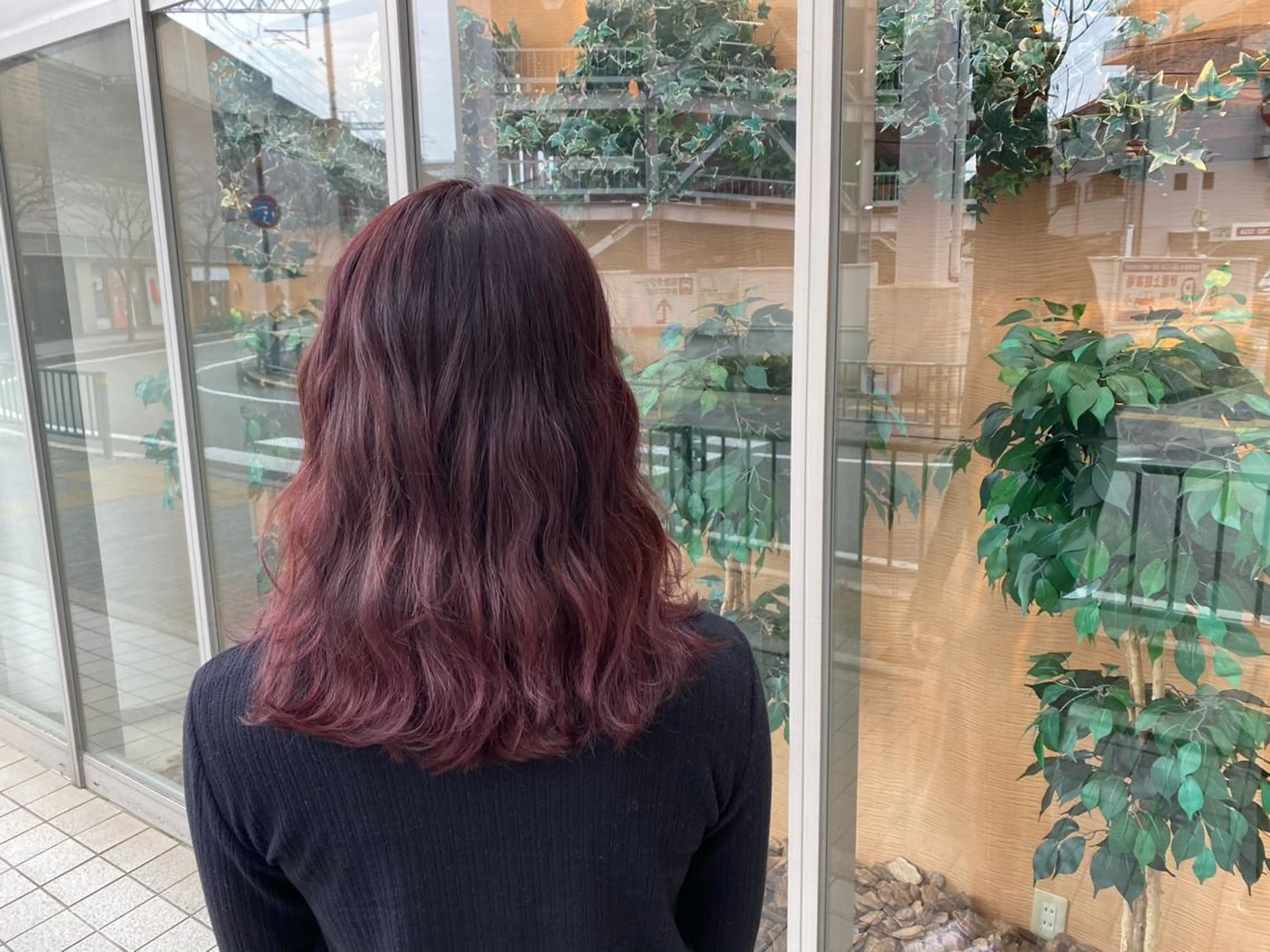 セミロング カラー くろいわ りほのヘアスタイル