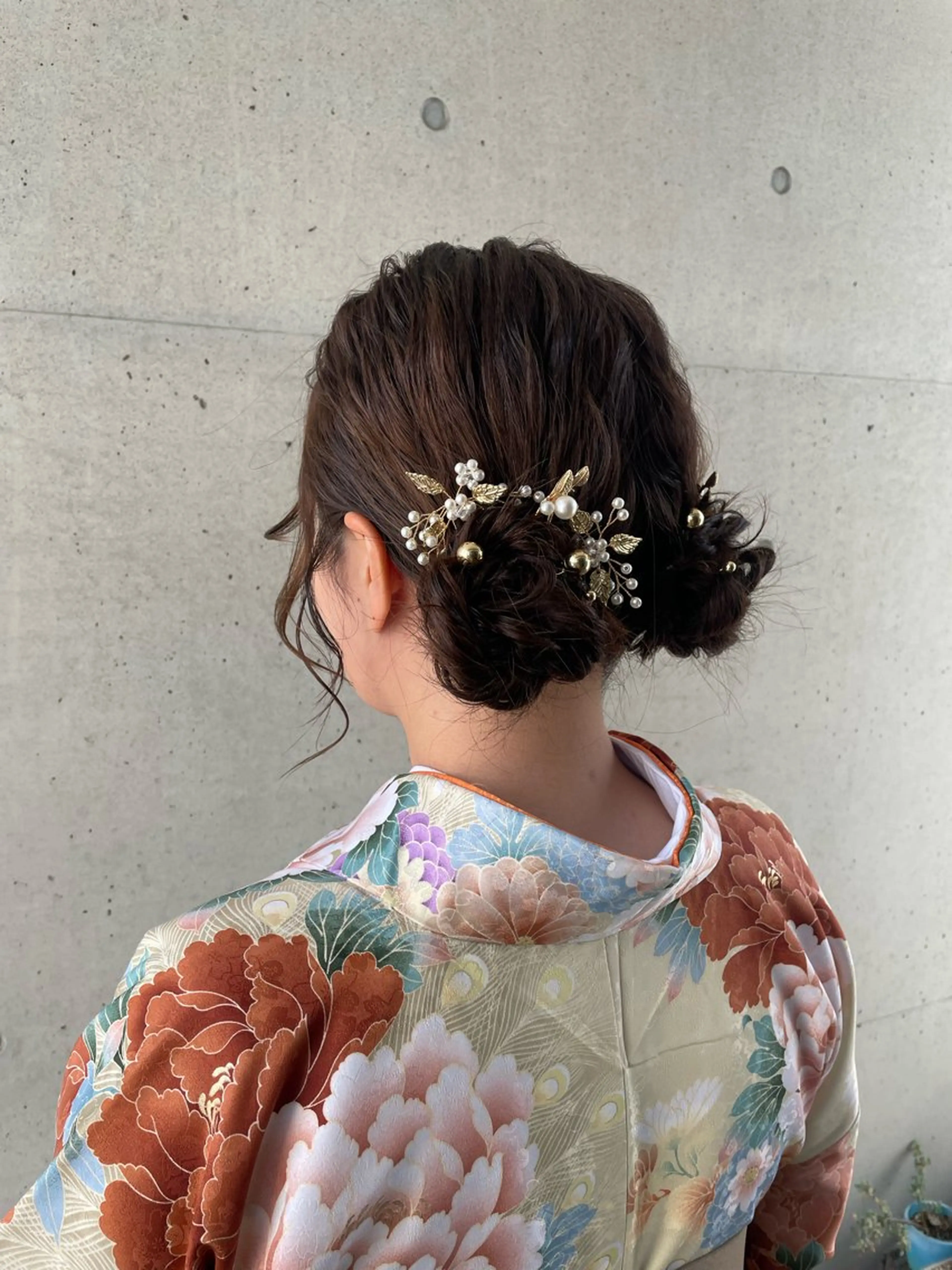 ヘアアレンジ お団子ヘア waku所属・豊橋/菜月/ブリーチ /艶カラーハイトーンのヘアスタイル