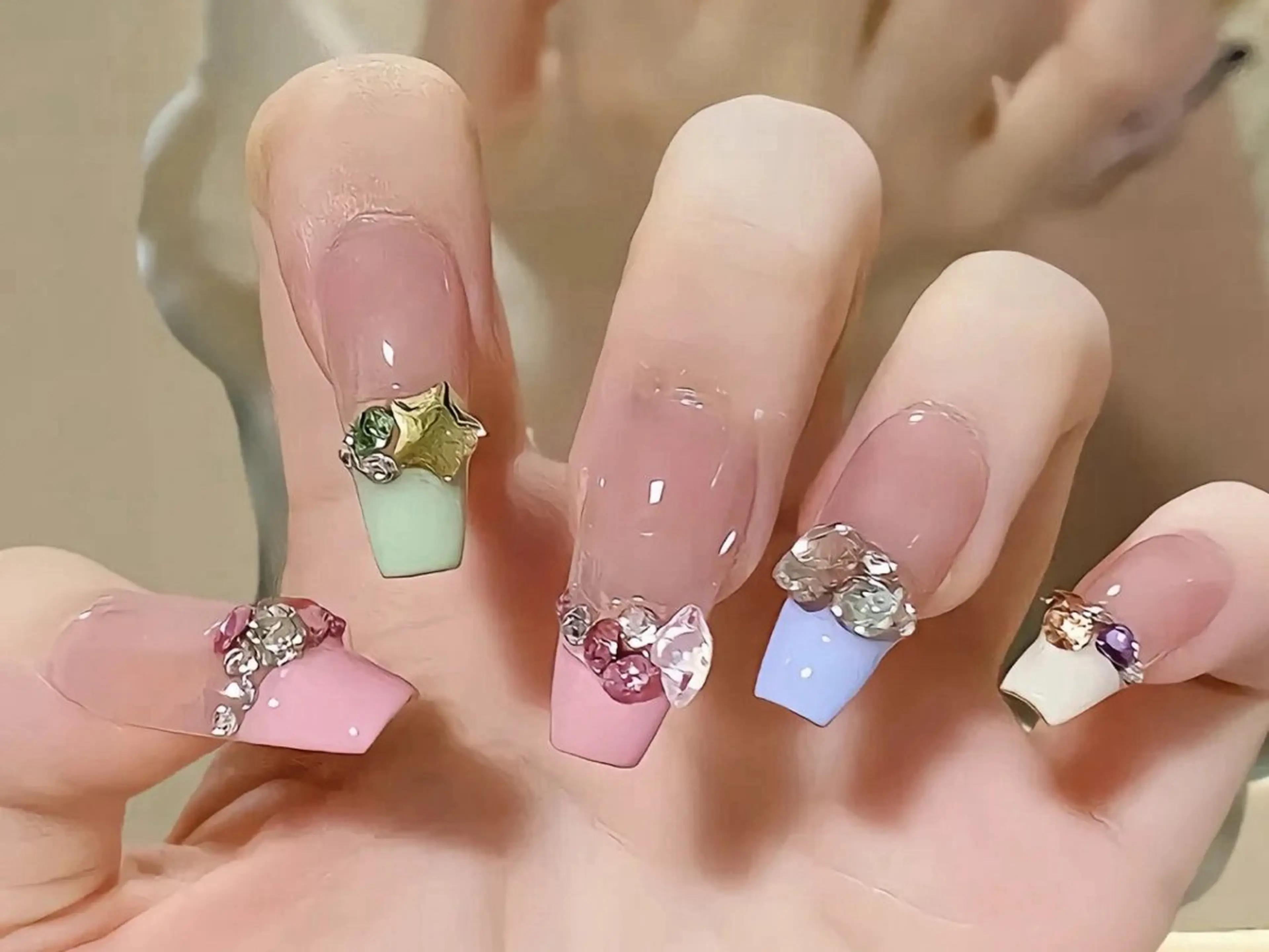 ネイル アートネイル チークネイル 長さ出し フットネイル ジェルネイル ハンドネイル ハンドケア ラッキーネイルサロン 西川口東口店のネイルデザイン