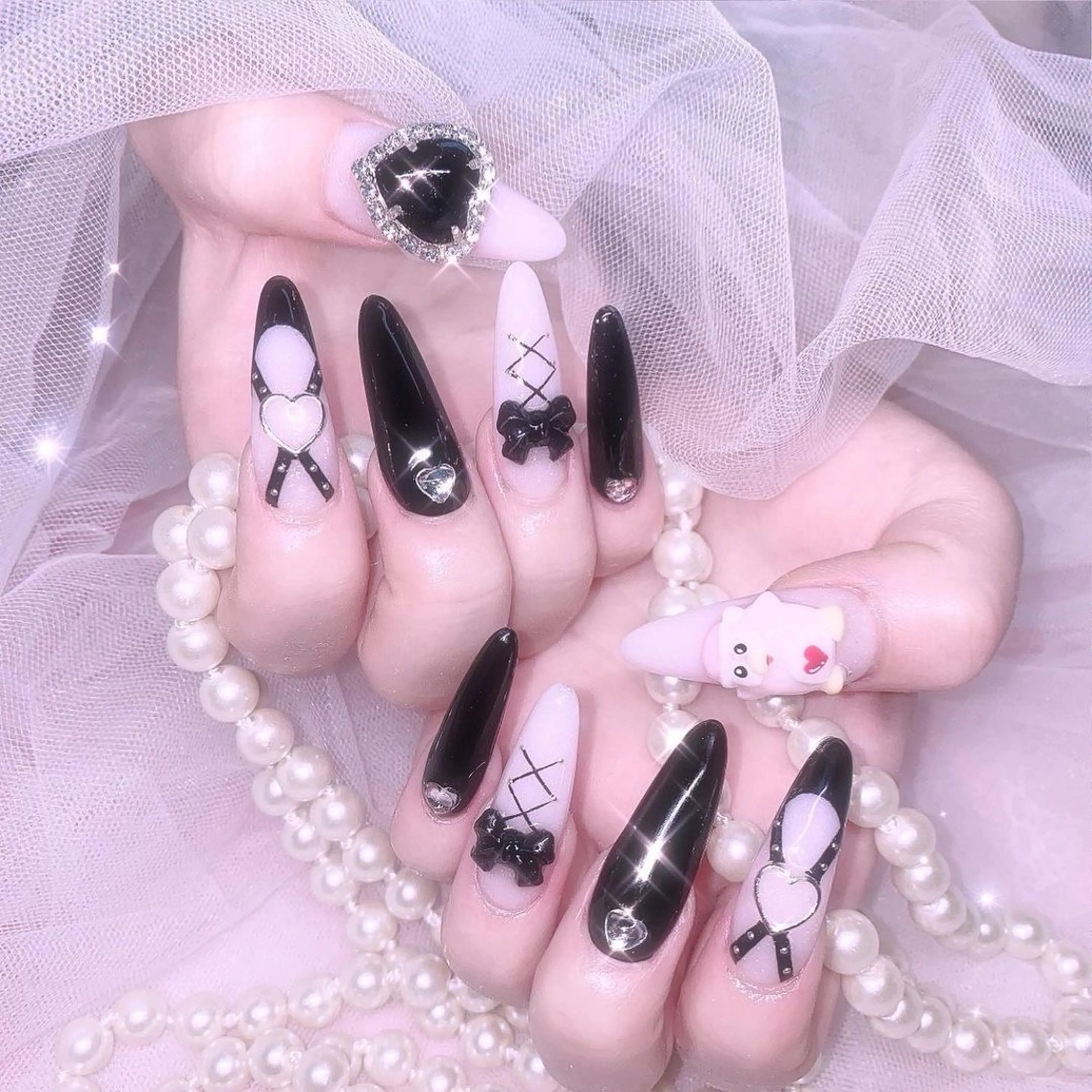 ネイル マグネットネイル ピンク ネイルチップ 冬ネイル クリスマス ハンドネイル Lee Nailsのネイルデザイン