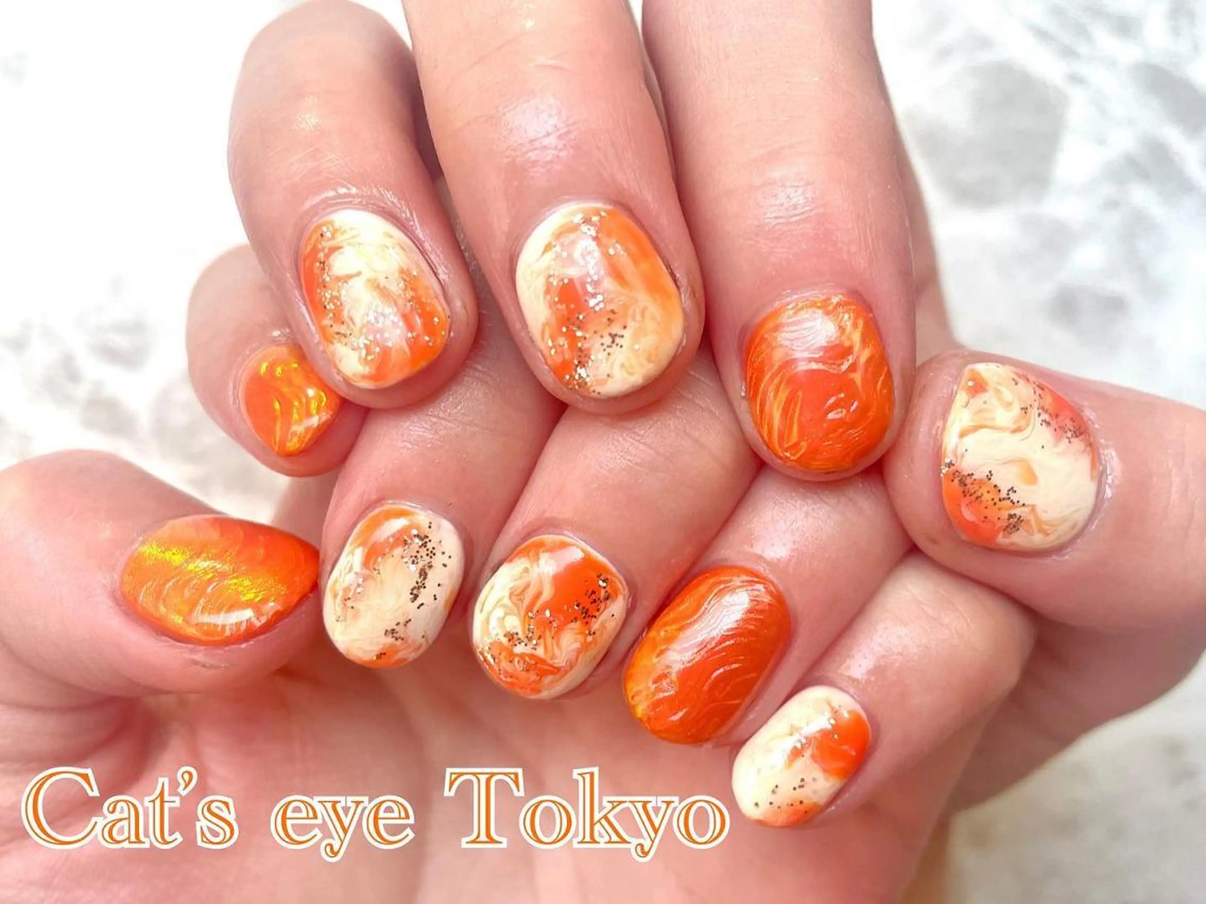 ネイル マツエク・マツパ カラーマツエク アートネイル 持ち込み オレンジ Cat's eye TOKYO 新宿店のネイルデザイン
