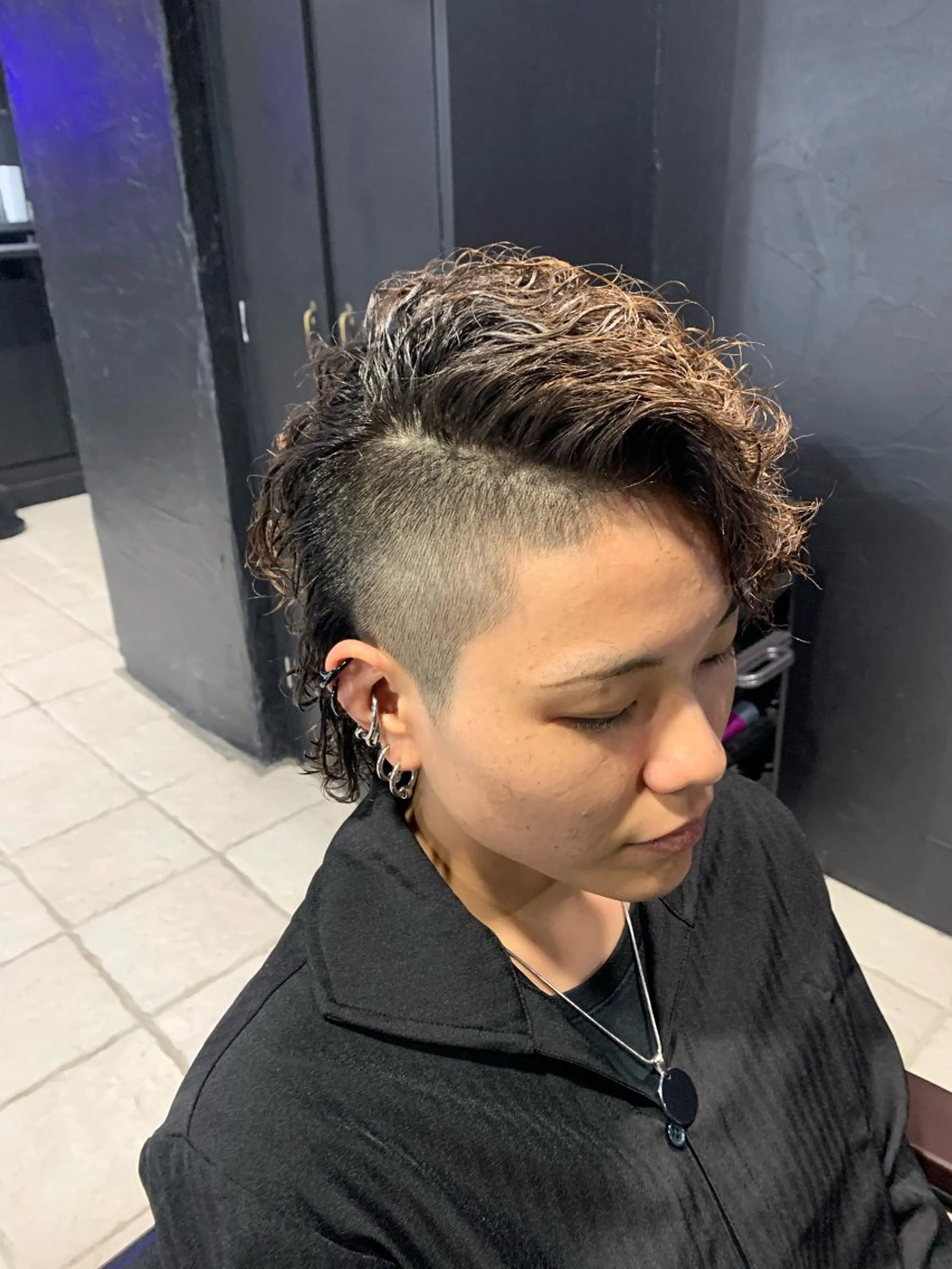 ミディアム メンズ ミディアムパーマ メンズパーマ 波巻きパーマ メンズウルフカット ウルフカット メンズパーマ/難波/ 心斎橋　室園亮佑のヘアスタイル