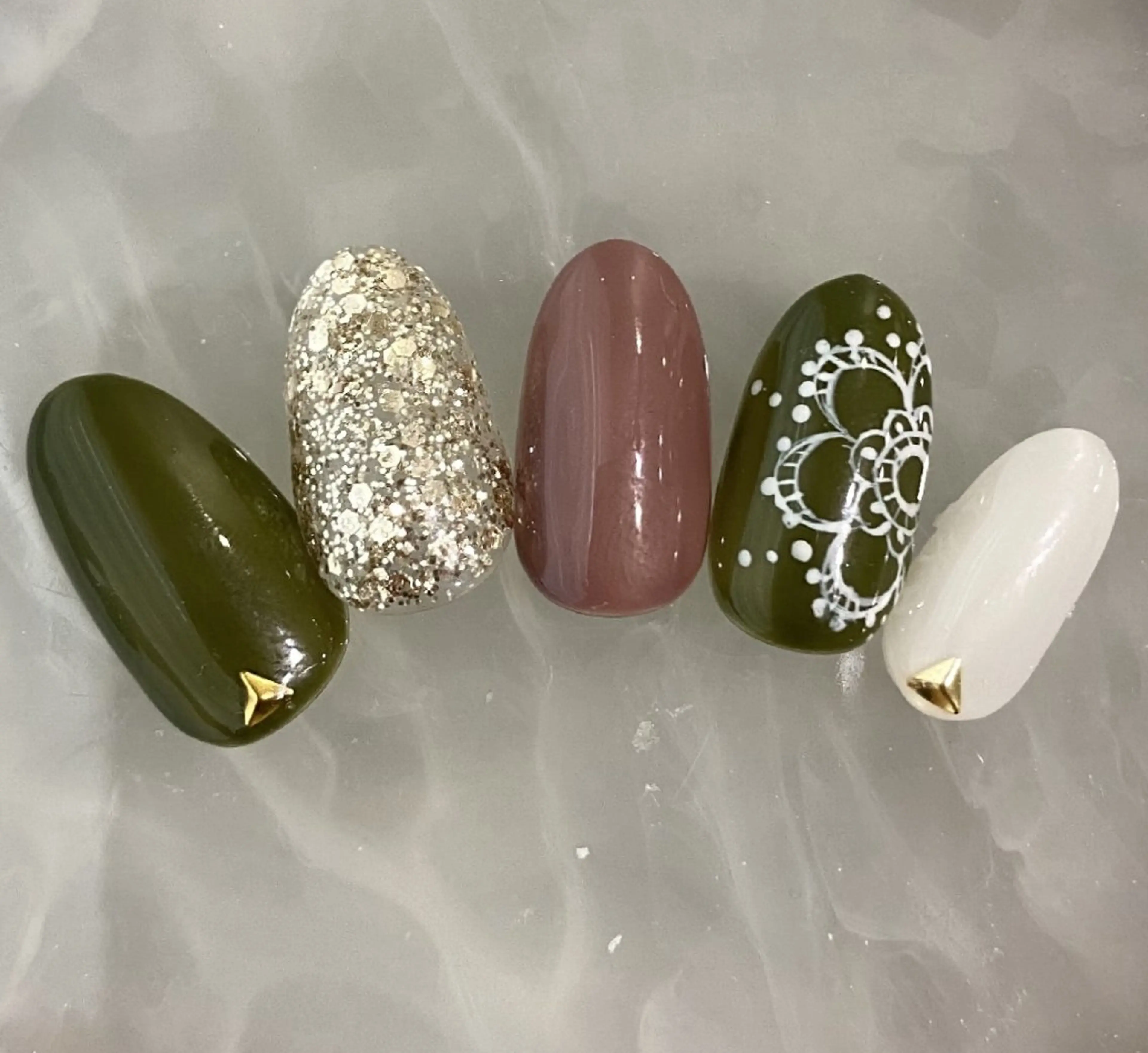 ネイル ネイルチップ ハンドネイル 13日3980円‼️ マグもデザインも◎のネイルデザイン