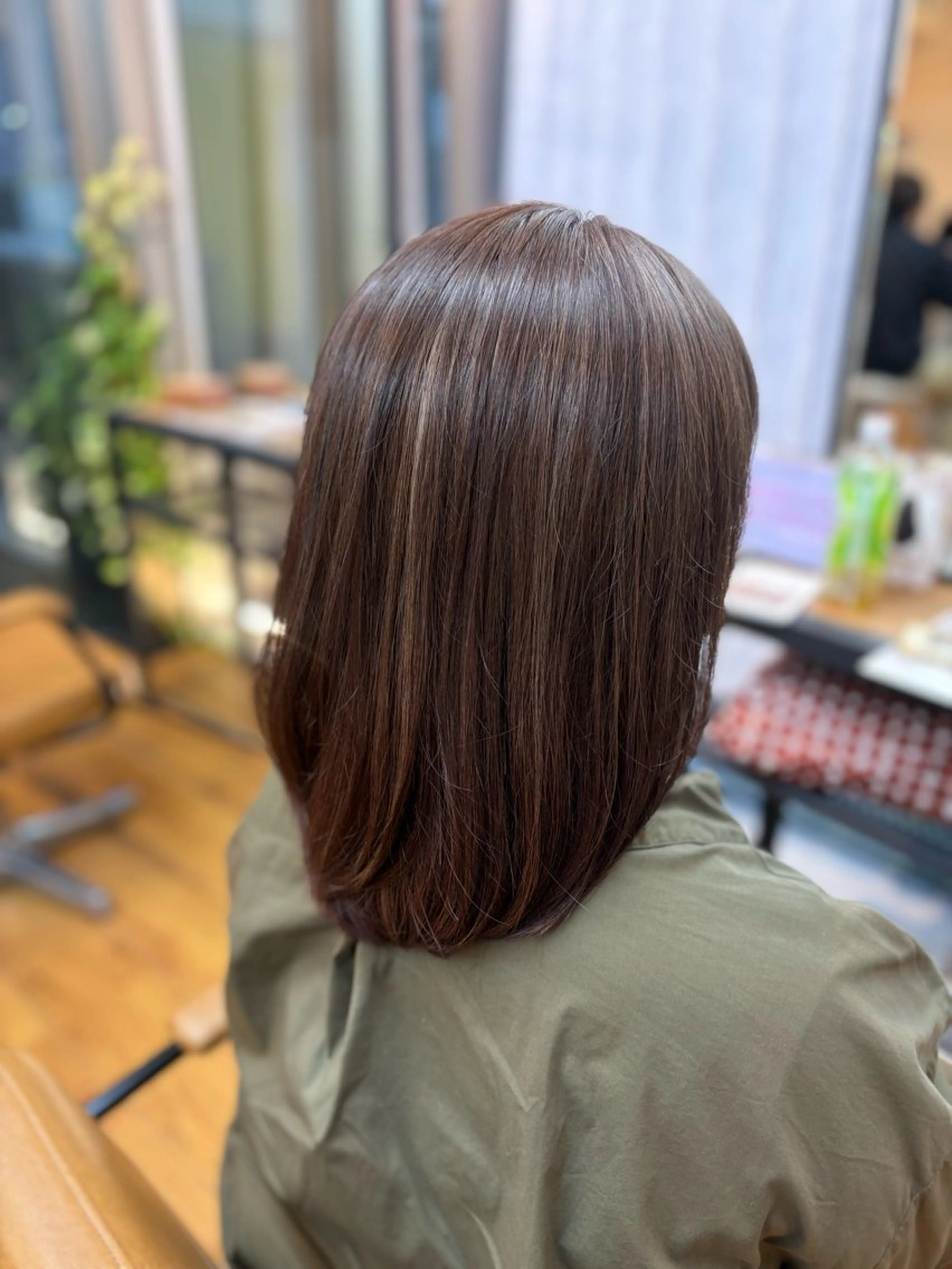 セミロング カラー ブリーチ ハイライトカラー ハイライト カネコ ナナミのヘアスタイル