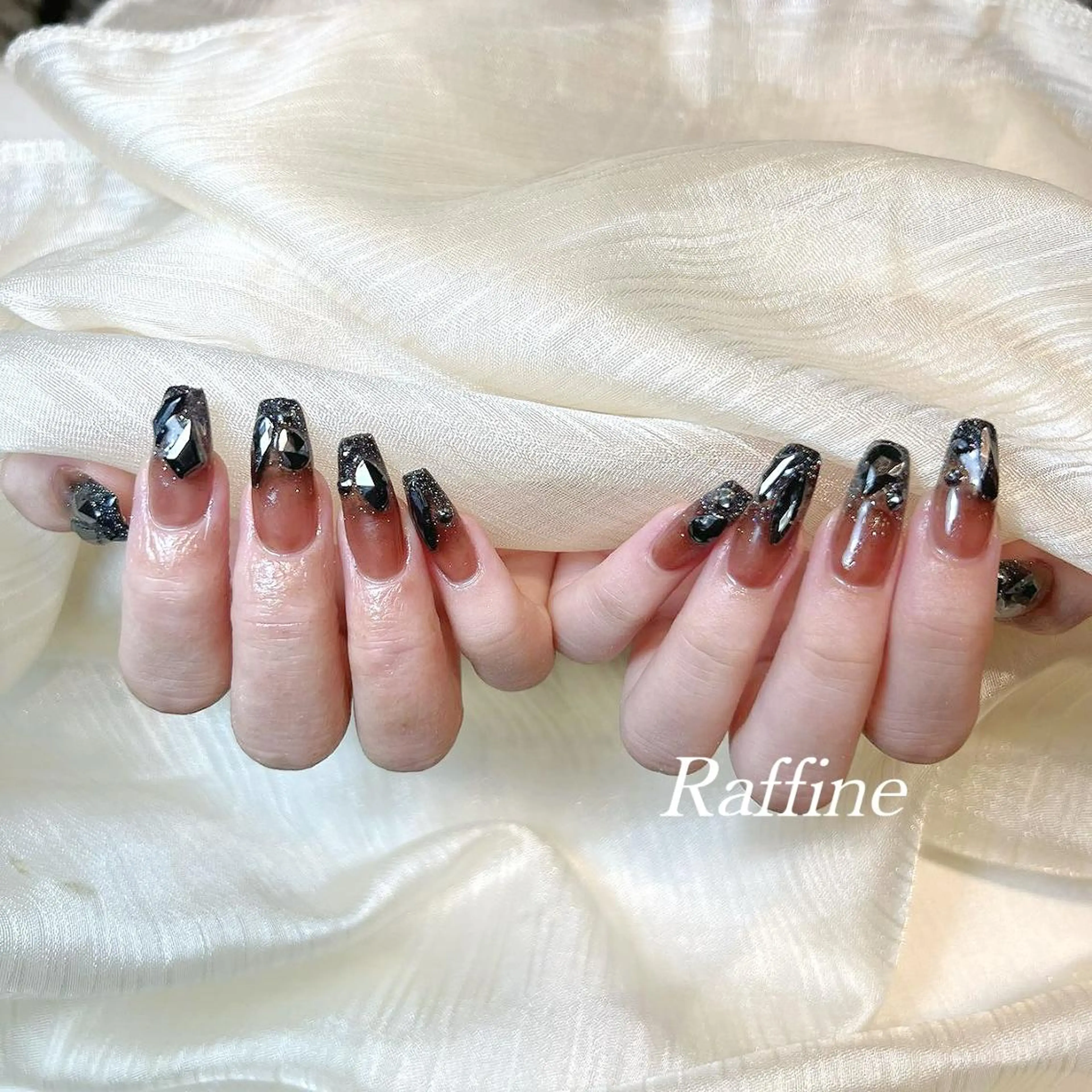 ネイル RAFFINE 月🦋🩵のネイルデザイン