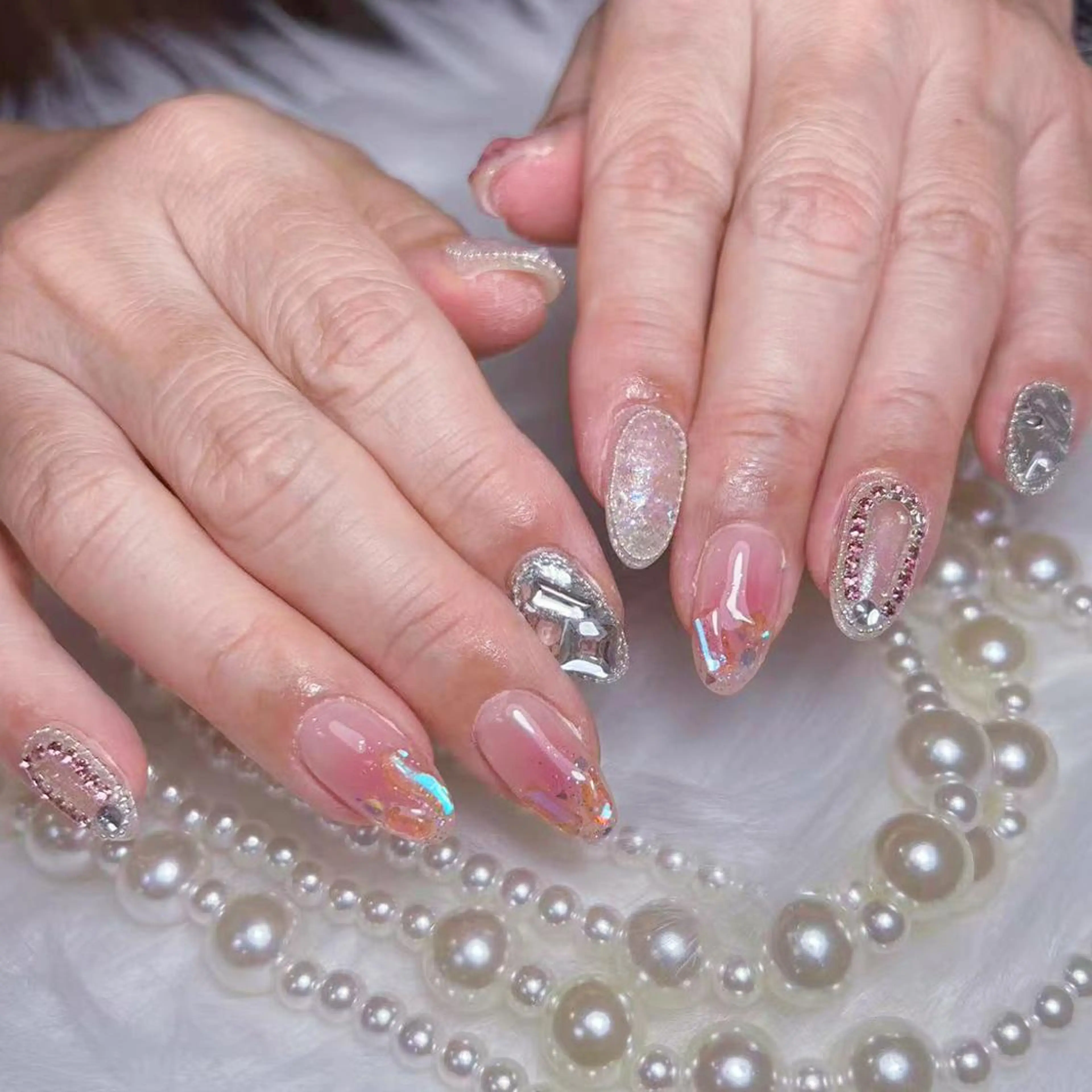 ネイル アートネイル オーロラネイル ガーリー キラキラネイル 韓国ネイル ハンドネイル DIAMOND NailStudioのネイルデザイン