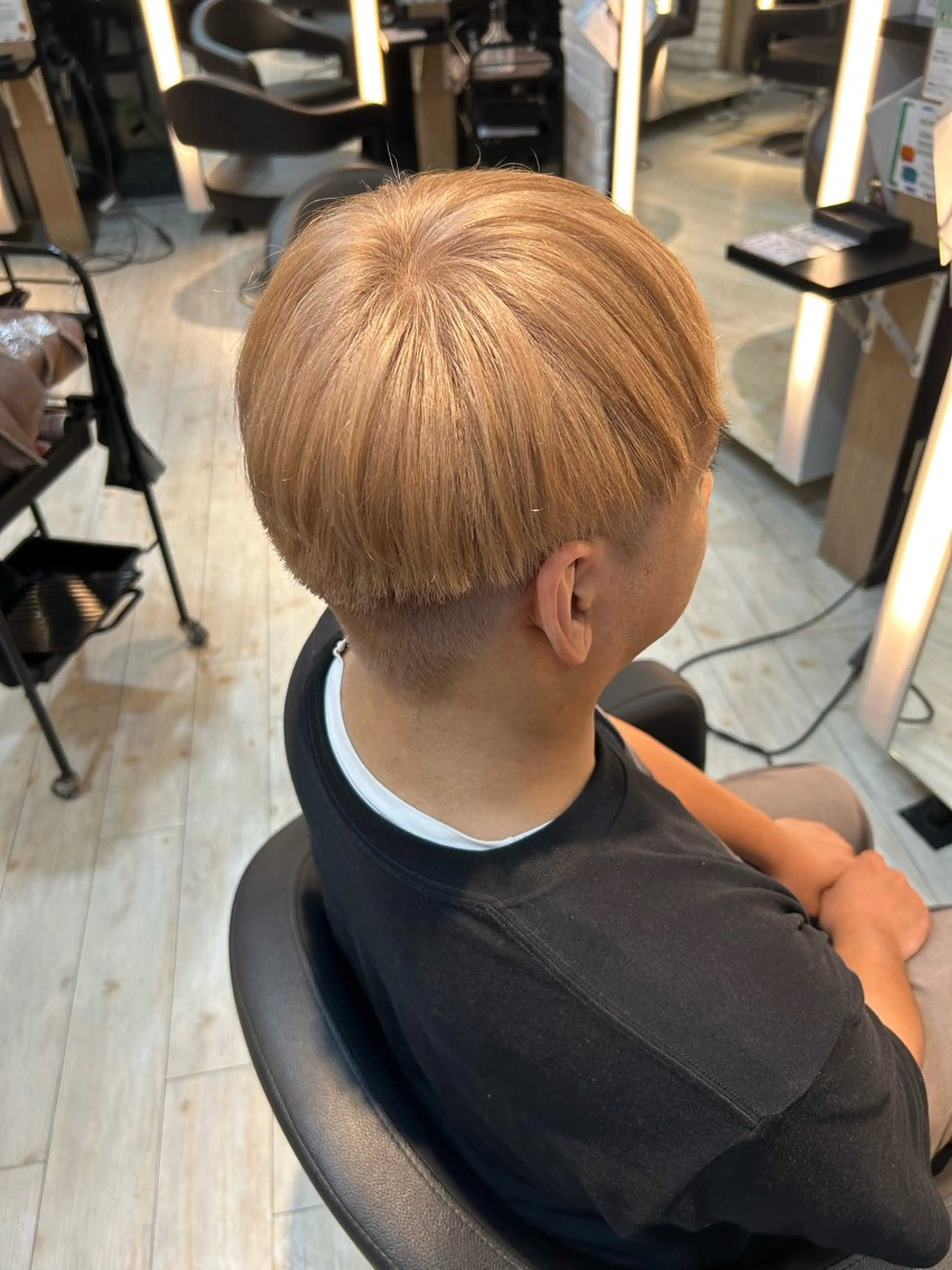 カラー メンズ メンズブリーチ ベージュカラー ブリーチ カット ヘアカラー トリートメント 有働由良／ハイトーン ／韓国メンズヘアのヘアスタイル