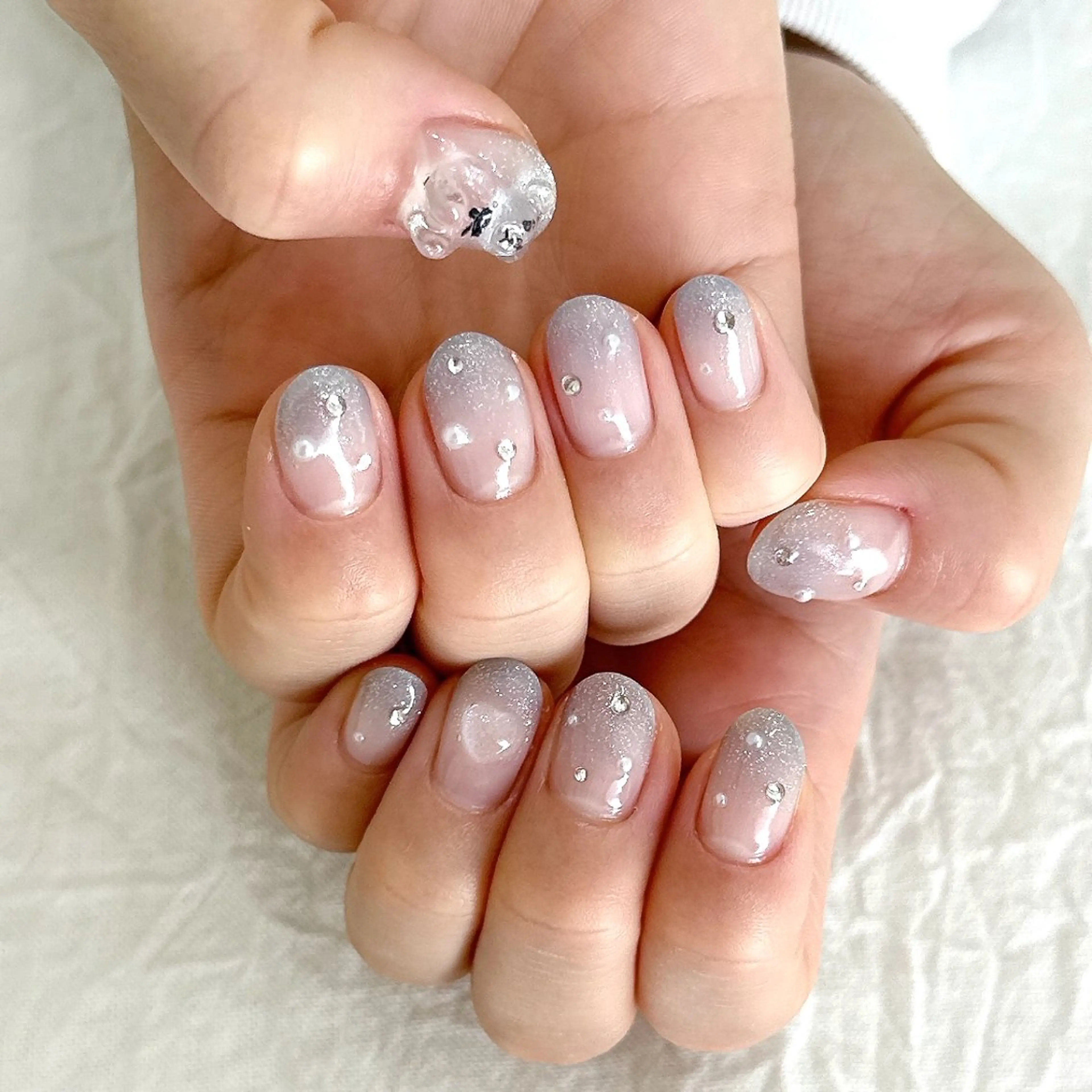 ネイル ラメ(グリッター) ラメグラデーション 水色 ニュアンスネイル シンプルネイル ハンドネイル peaberry nailのネイルデザイン