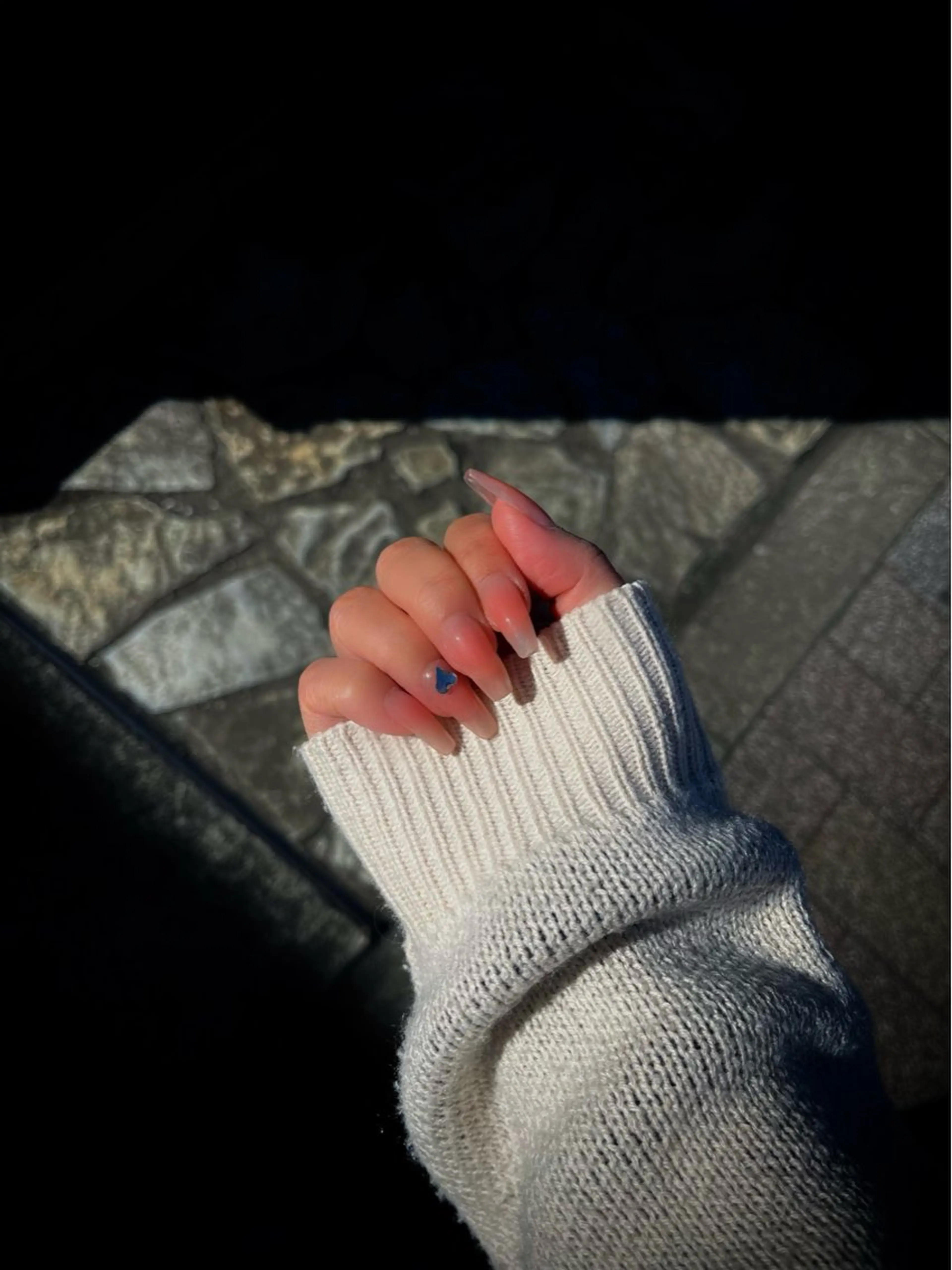 ネイル 長さ出し キラキラネイル マグネットネイル スカルプネイル ワンホンネイル nine.🦋 YUKOのネイルデザイン