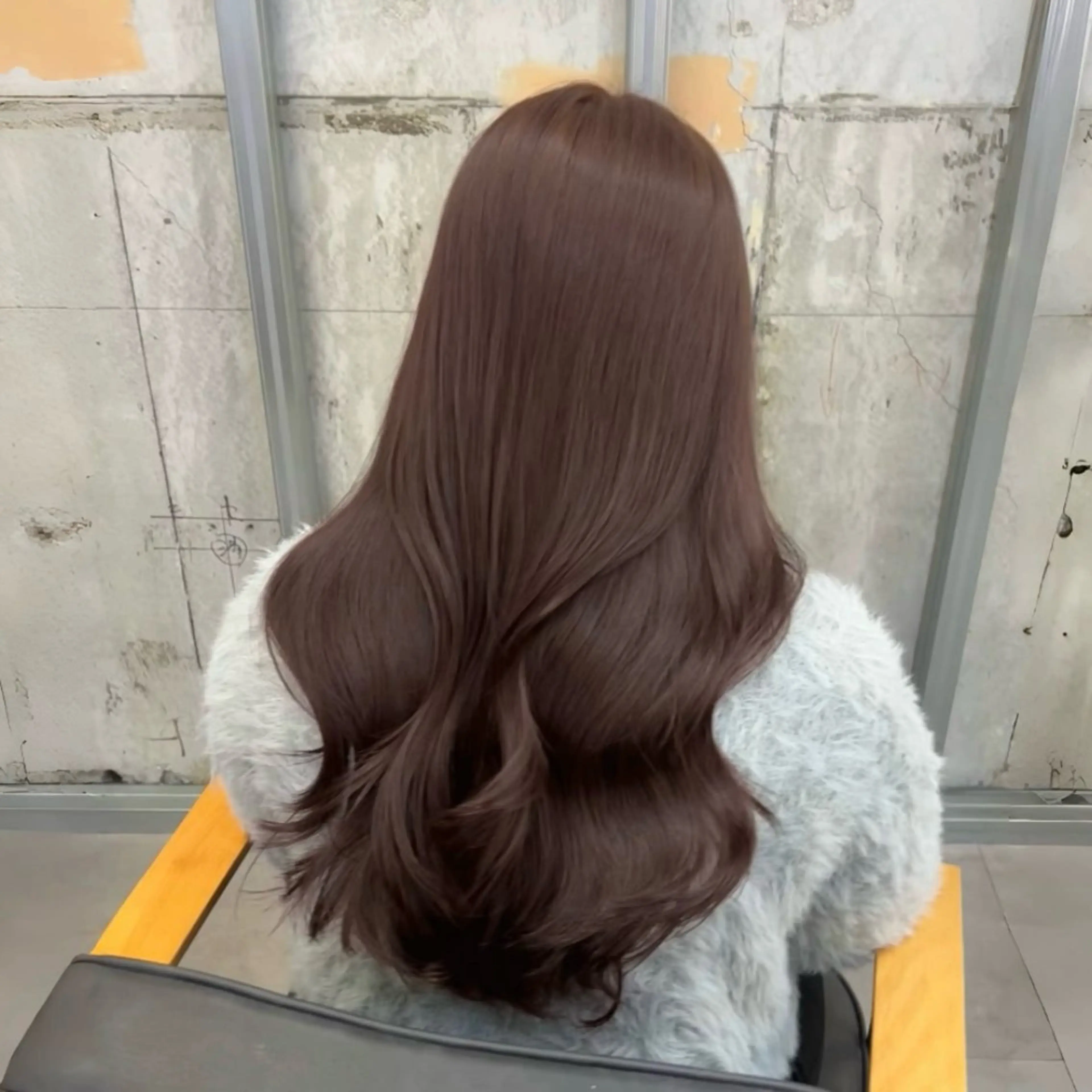 セミロング カラー パーマ アッシュ アッシュグレー アッシュグレージュ ベージュカラー 黒髪 カット ヘアカラー トリートメント ブリーチなし/ ベージュ/akiraのヘアスタイル