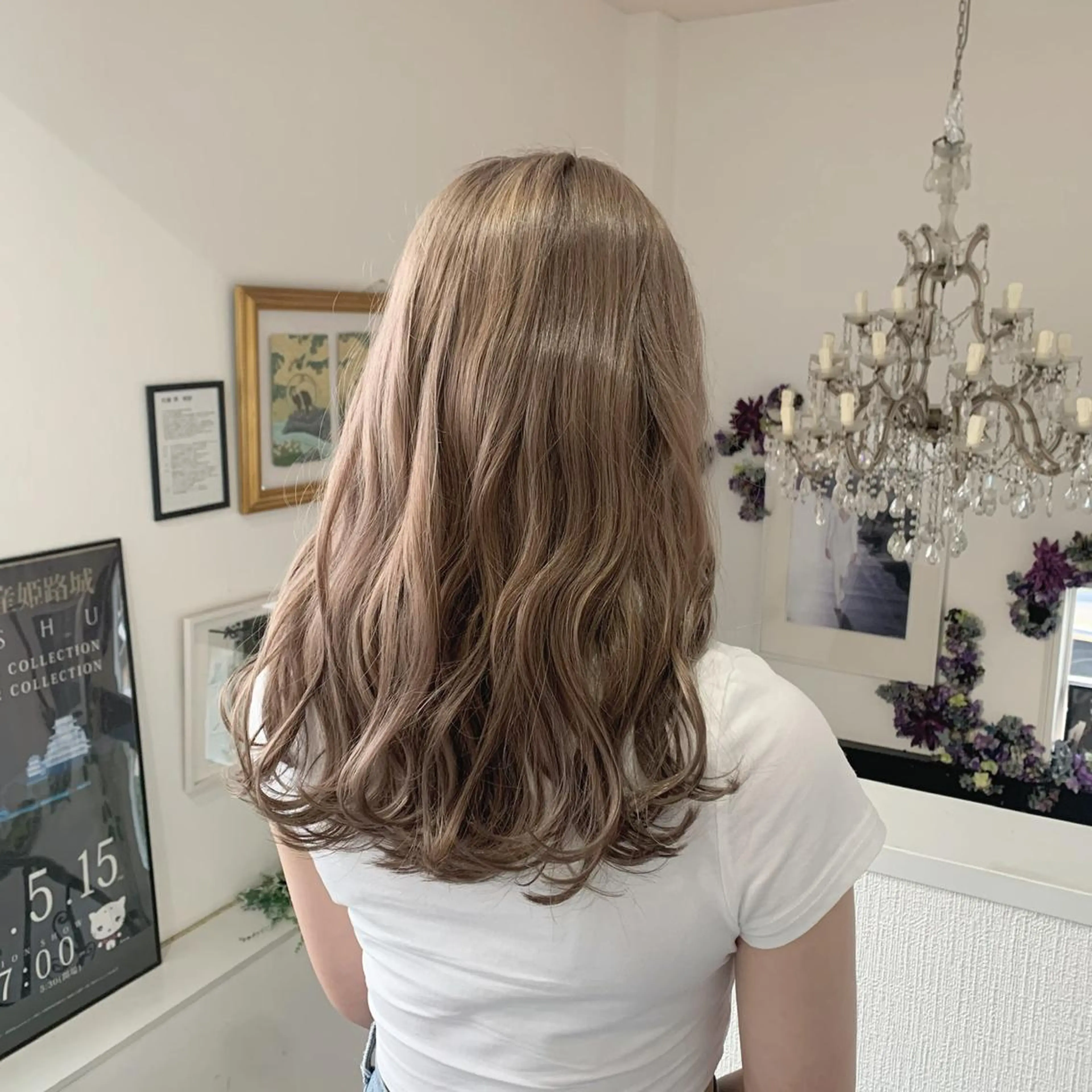 セミロング カラー ベージュカラー ミルクティーベージュ ヘアカラー 袴田 伊代のヘアスタイル