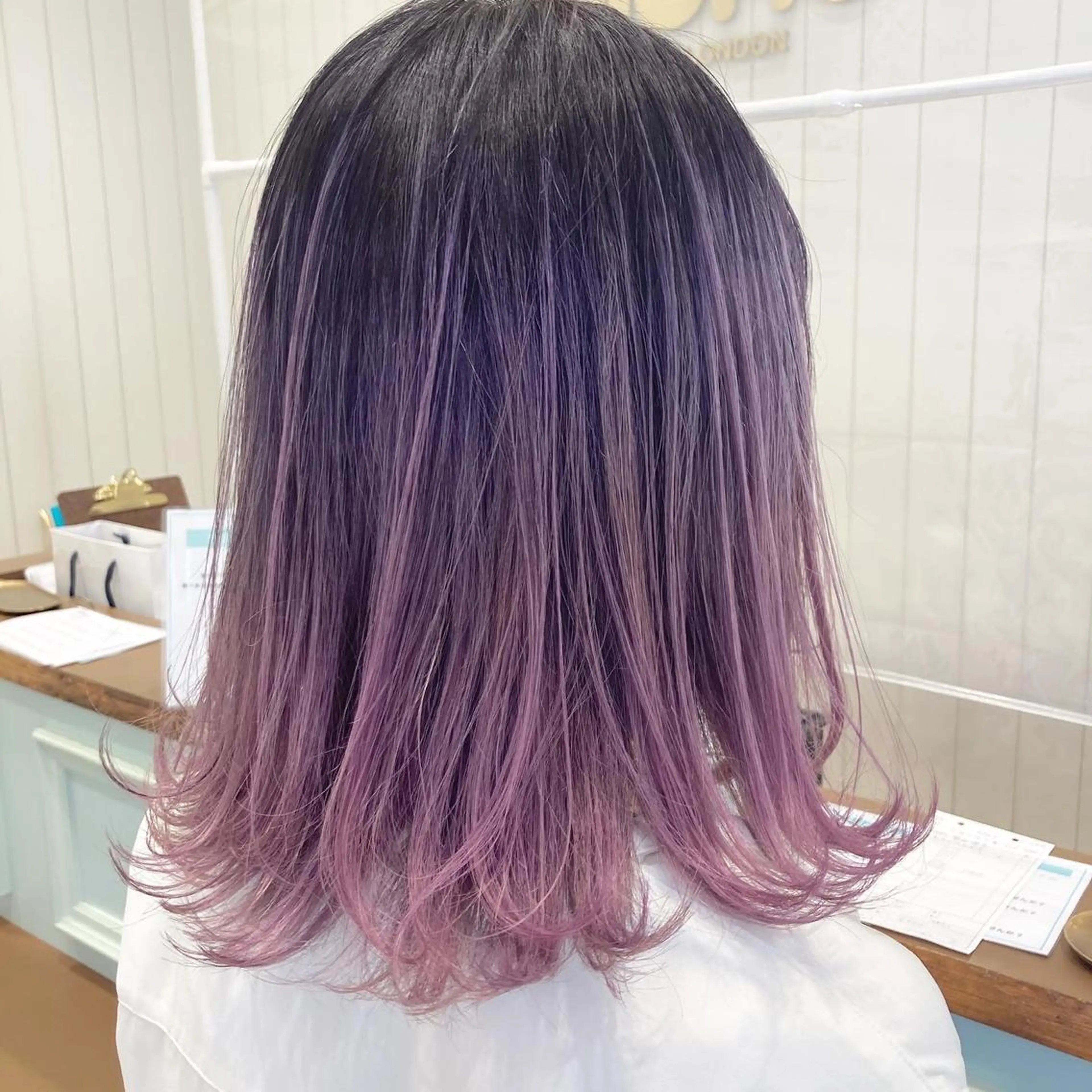 ミディアム カラー ケアブリーチ 坪井佑樹のヘアスタイル