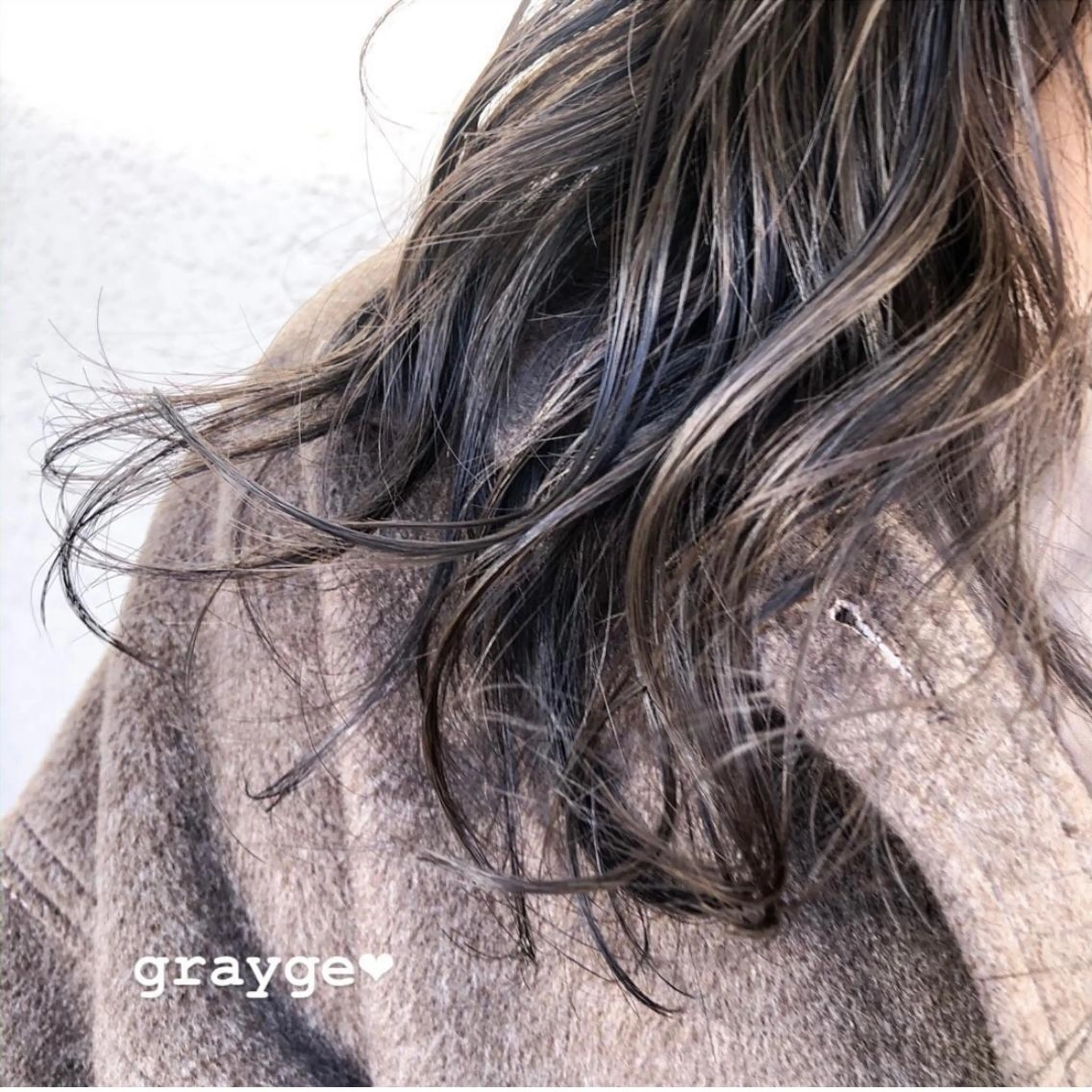 セミロング カラー ハイライトカラー ハイライト 会社OKなのに、 ちゃんと可愛い🤎のヘアスタイル