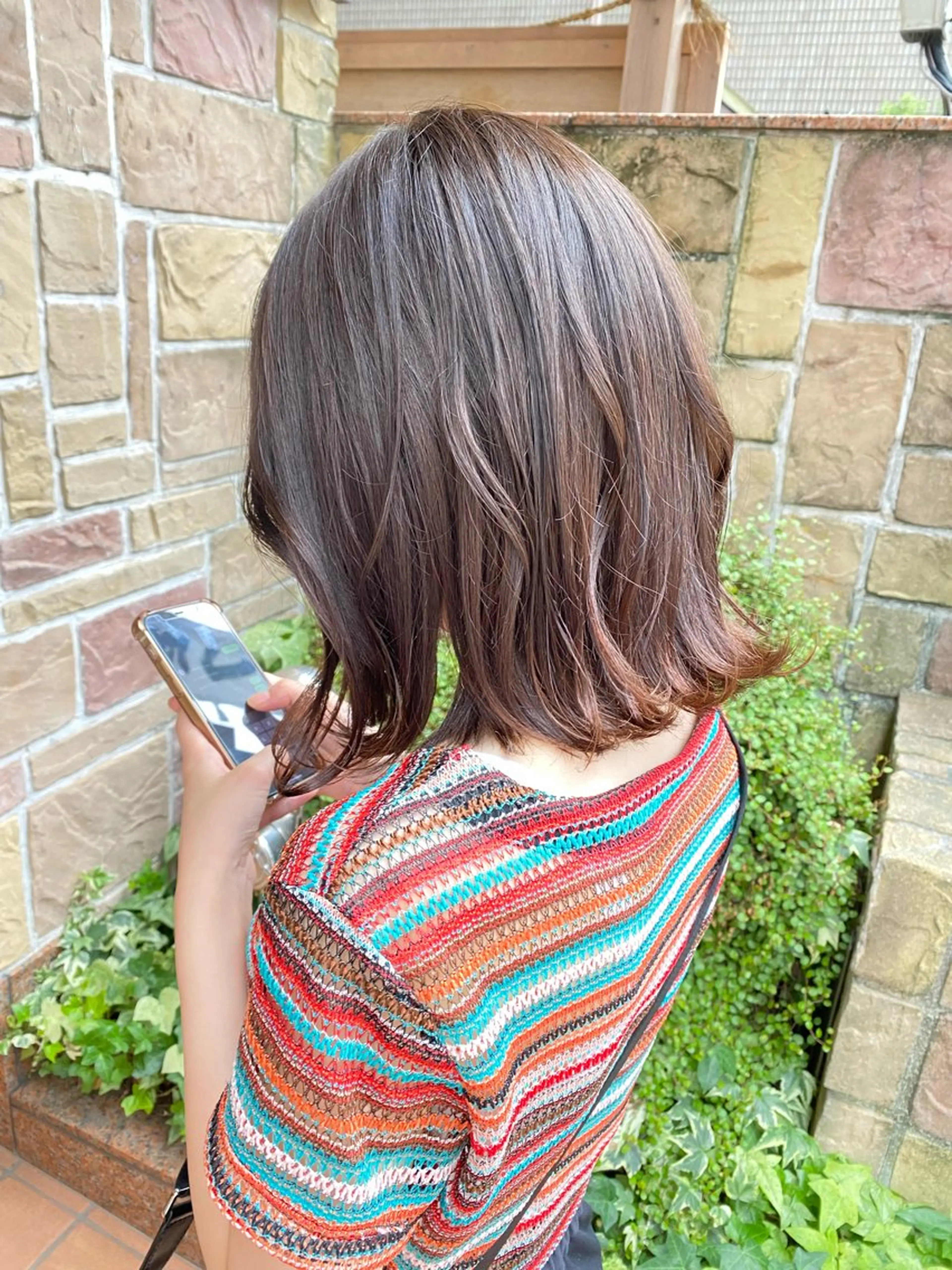 ミディアム カラー 西出 茉燦のヘアスタイル