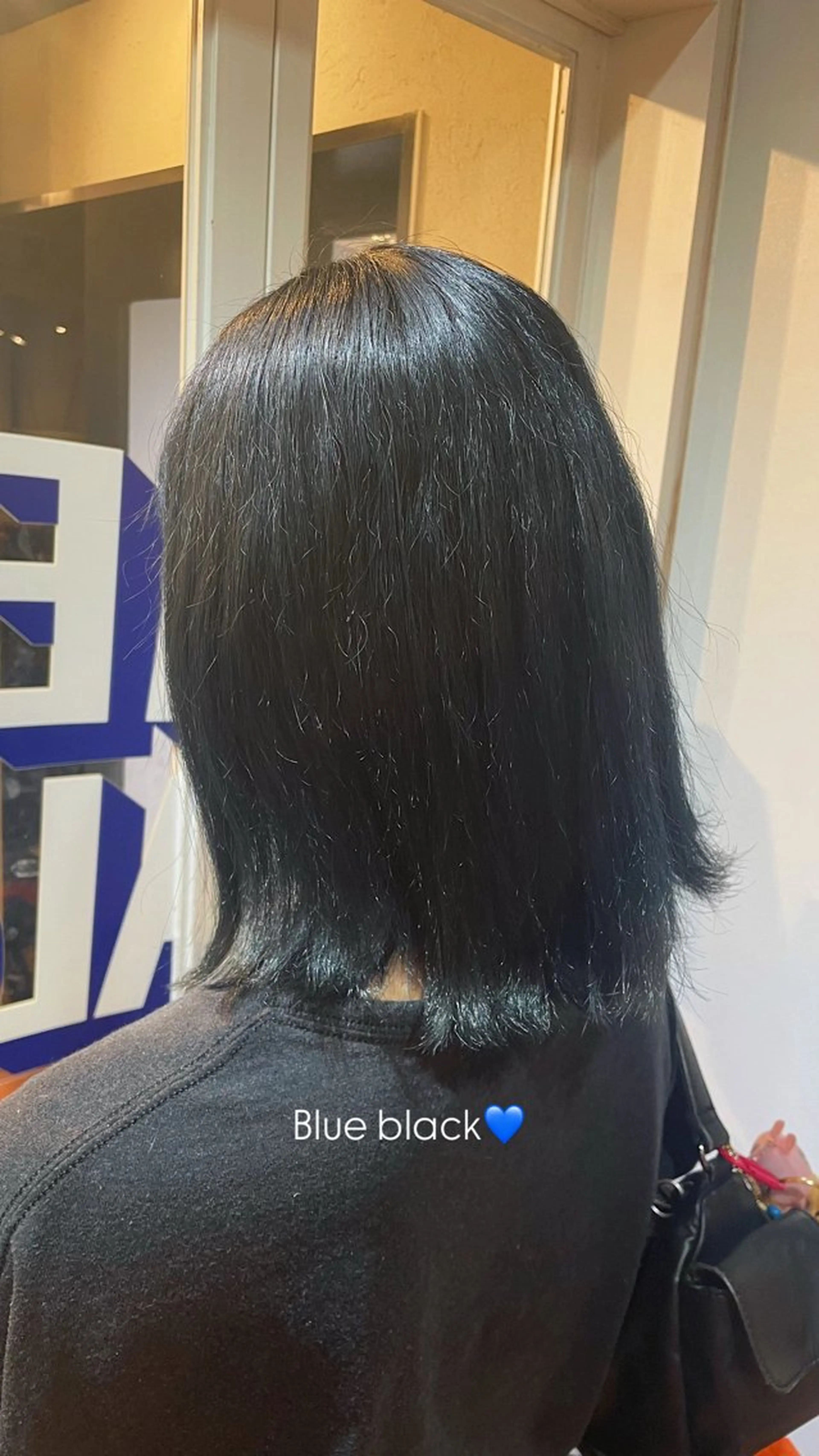 ショート カラー 黒髪 ブルーカラー ブルーブラック おくにし はなのヘアスタイル