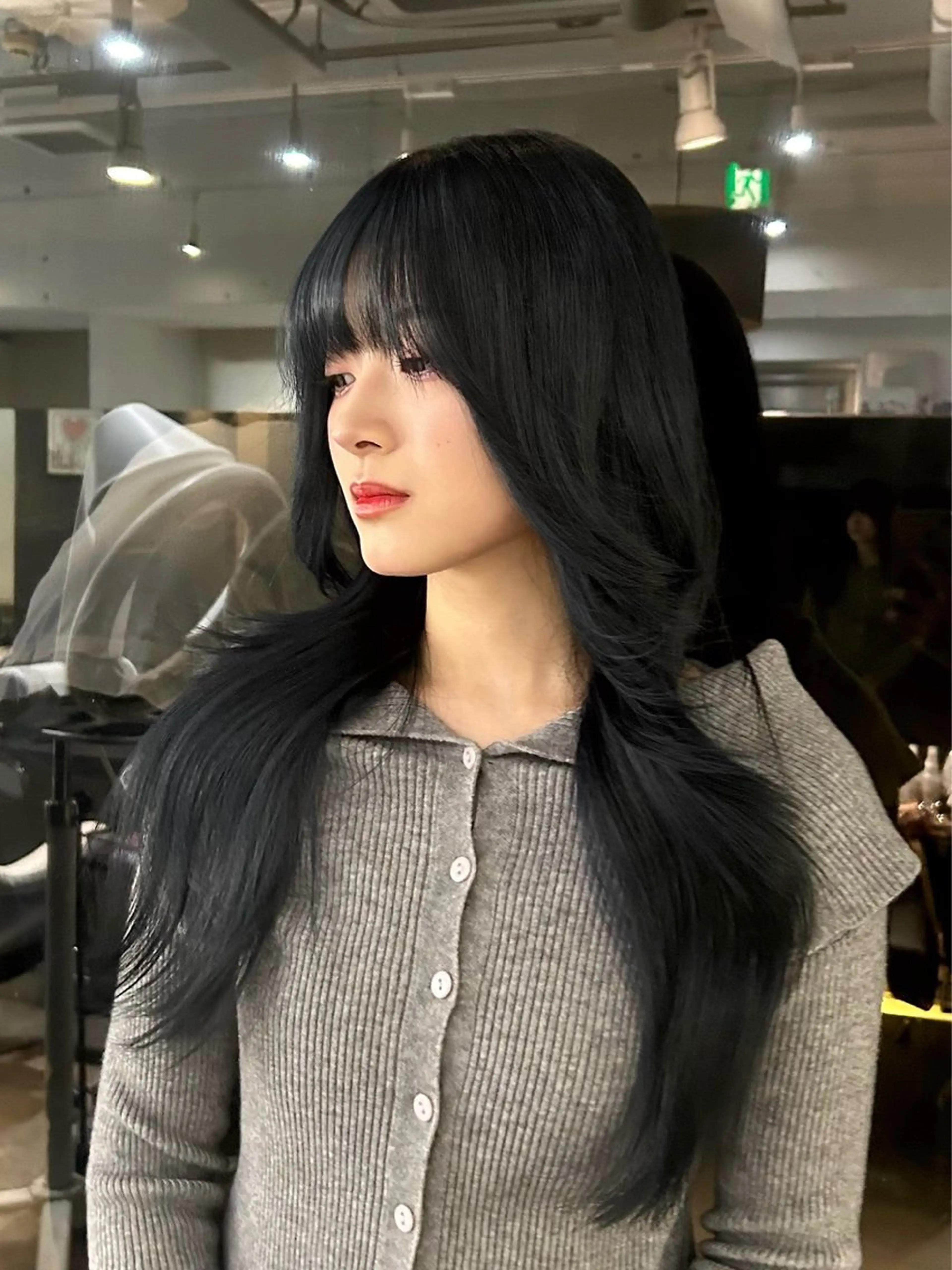 カラー 黒髪 ブリーチ ブルーカラー ブルーブラック 二宮 陽太のヘアスタイル