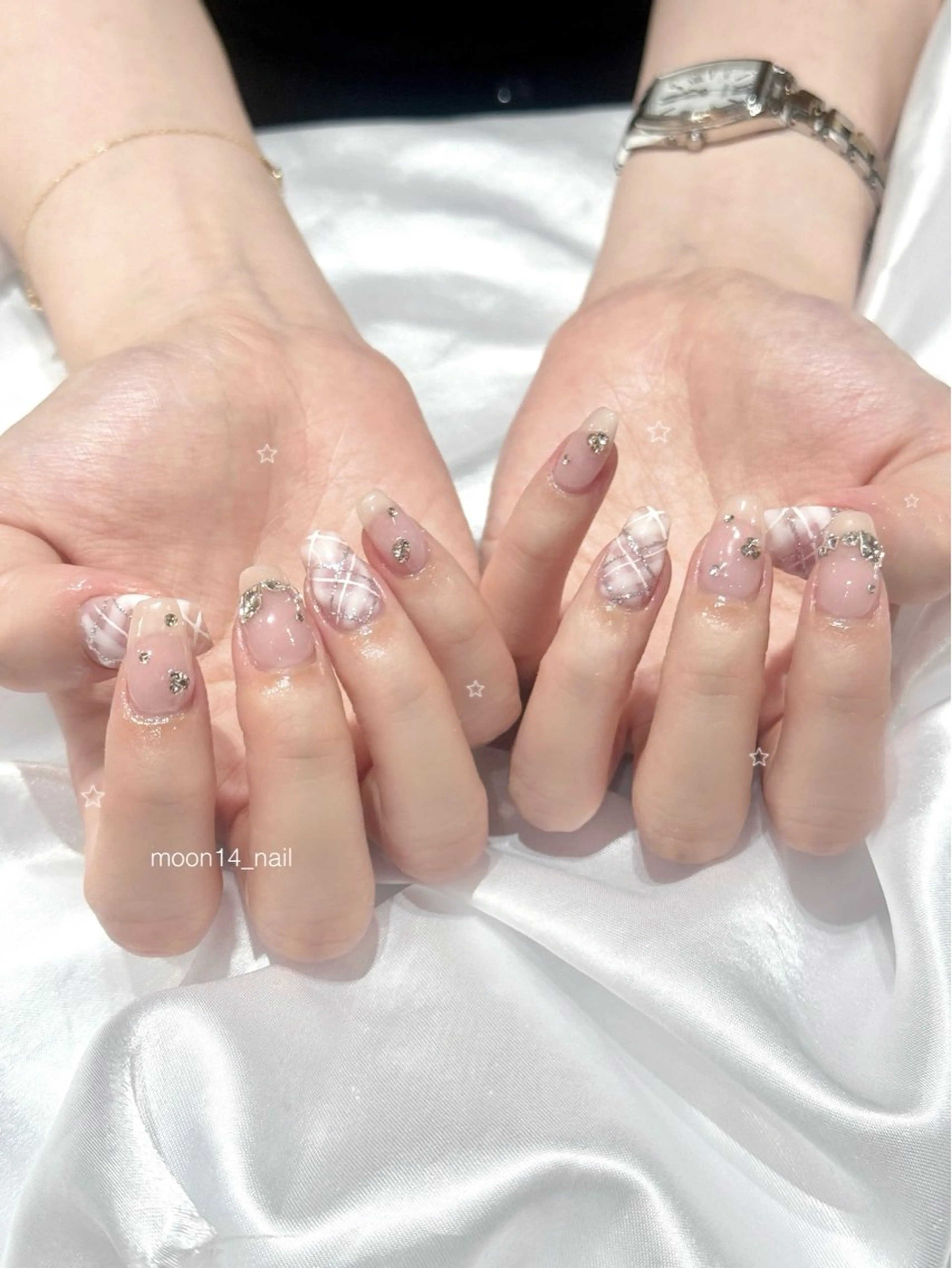 ネイル ジェルネイル キラキラネイル パラジェル シンプルネイル ワンホンネイル ハンドネイル natsuki 💫のネイルデザイン