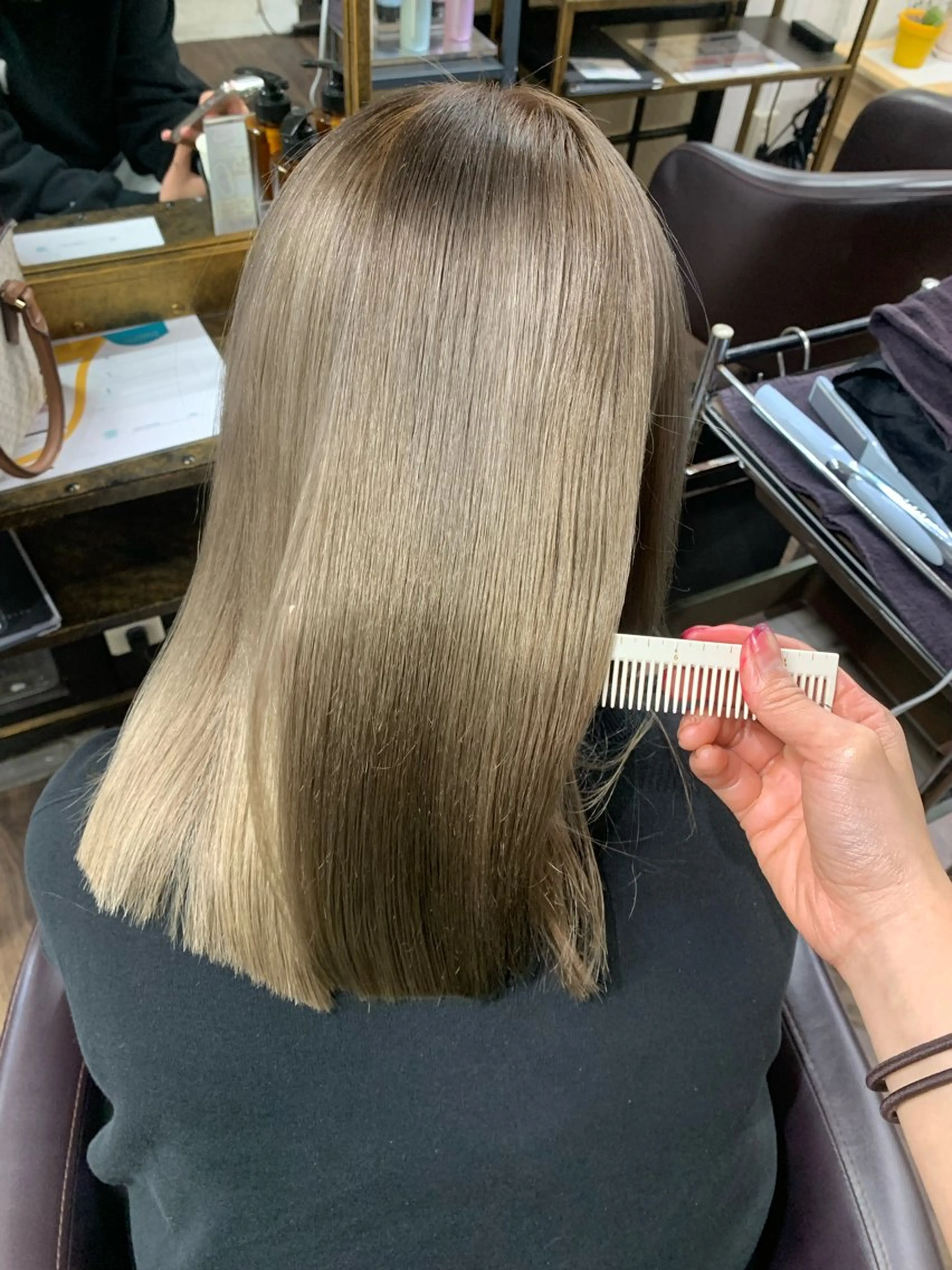 ミディアム 深野 ちさとのヘアスタイル