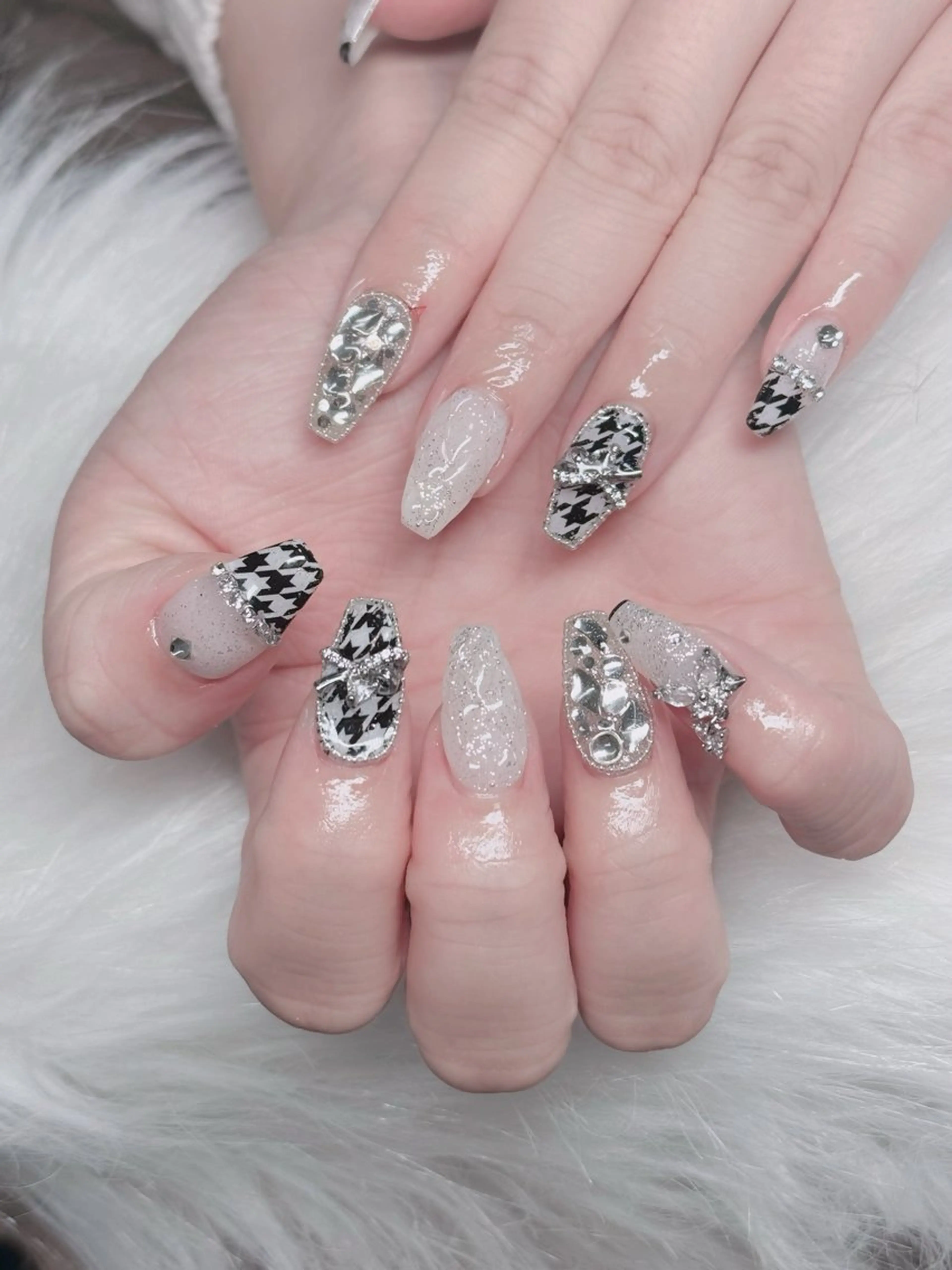 ネイル フレンチネイル ジェルネイル ガラスフレンチ ハロウィン ハート H.baby Nail Salonのネイルデザイン