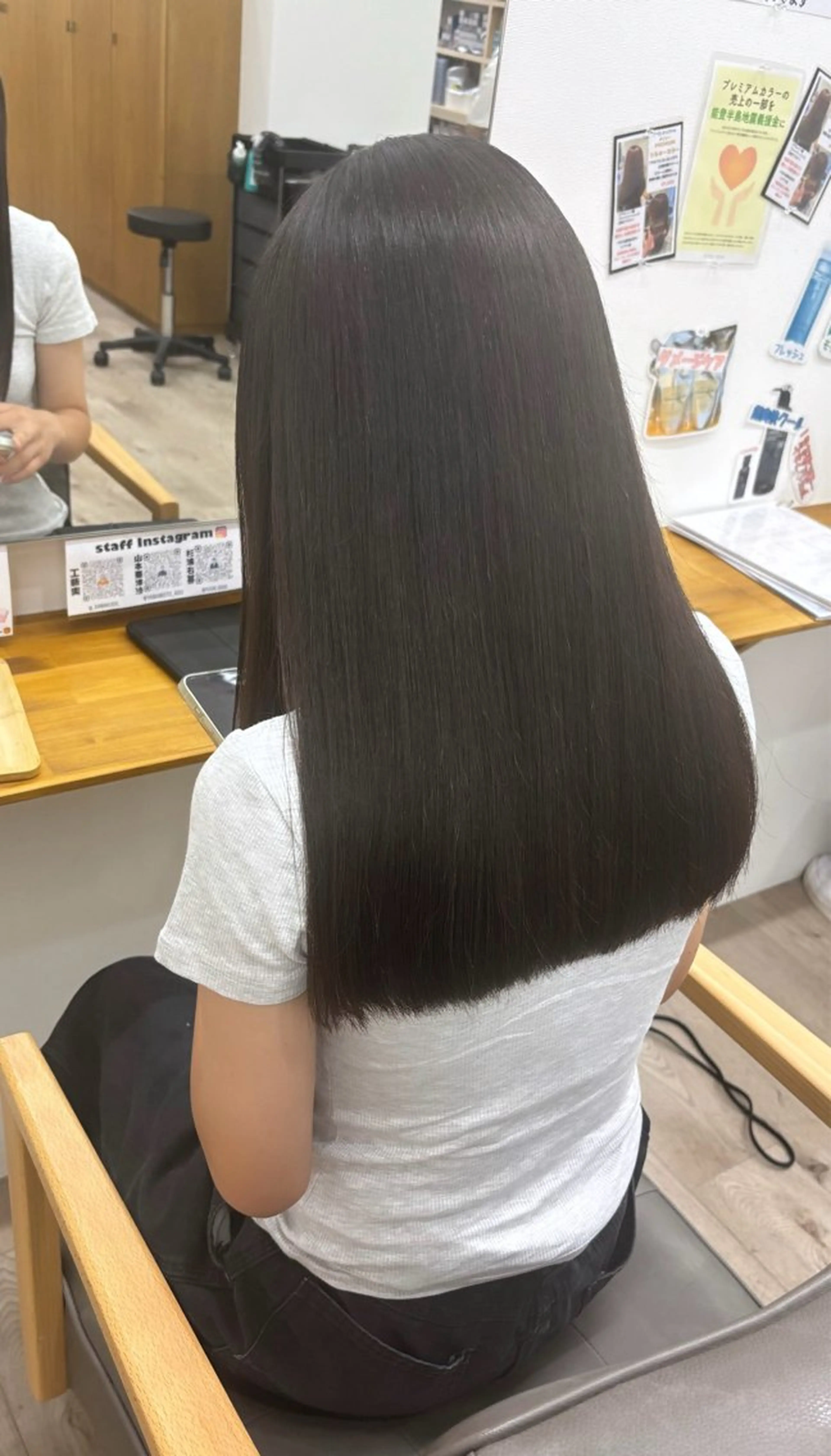 セミロング 伴 星来のヘアスタイル