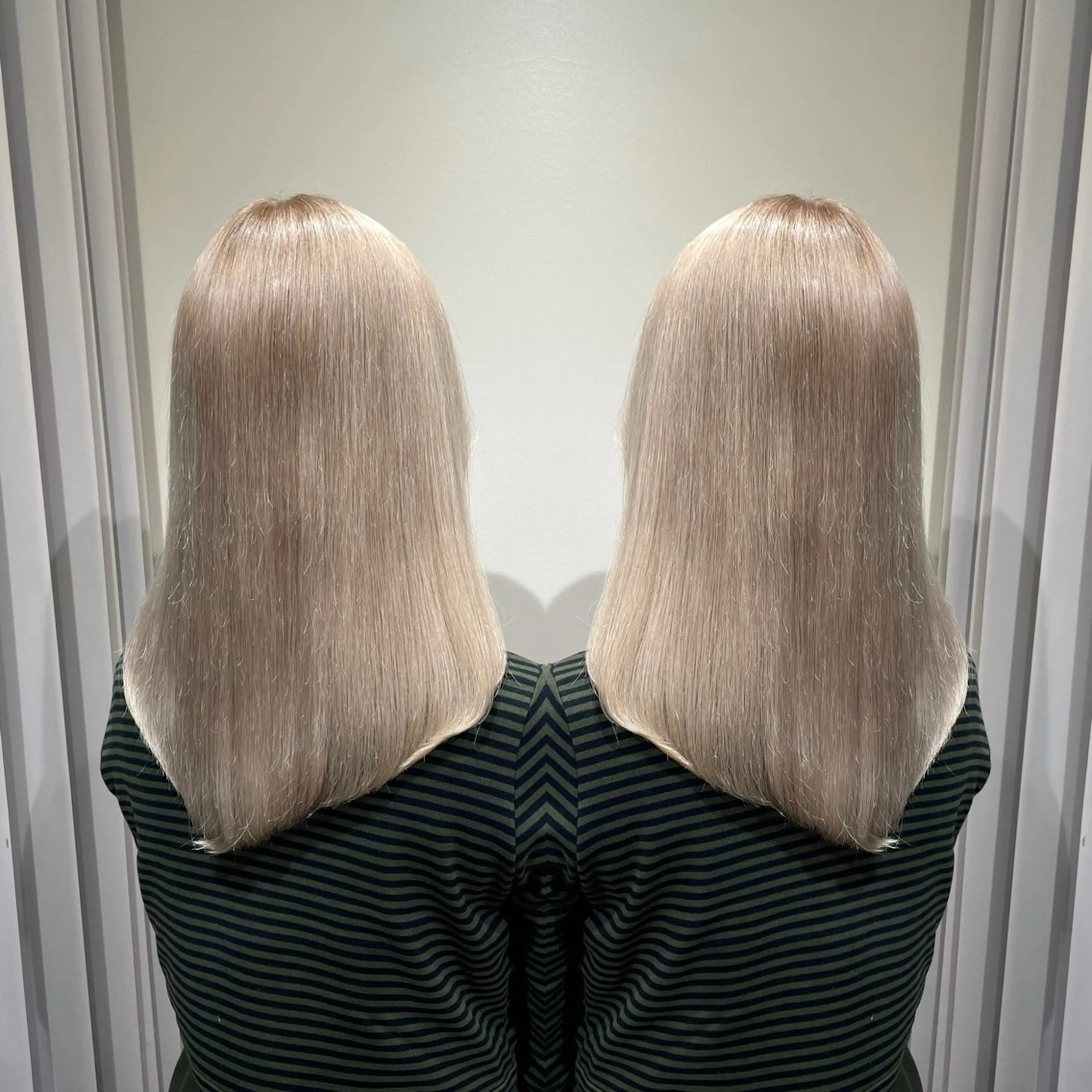 セミロング カラー ベージュカラー ブリーチ ハイトーンカラー ホワイトベージュ ヘアカラー 🦋美髪／エクステ 🦋アベイクミのヘアスタイル