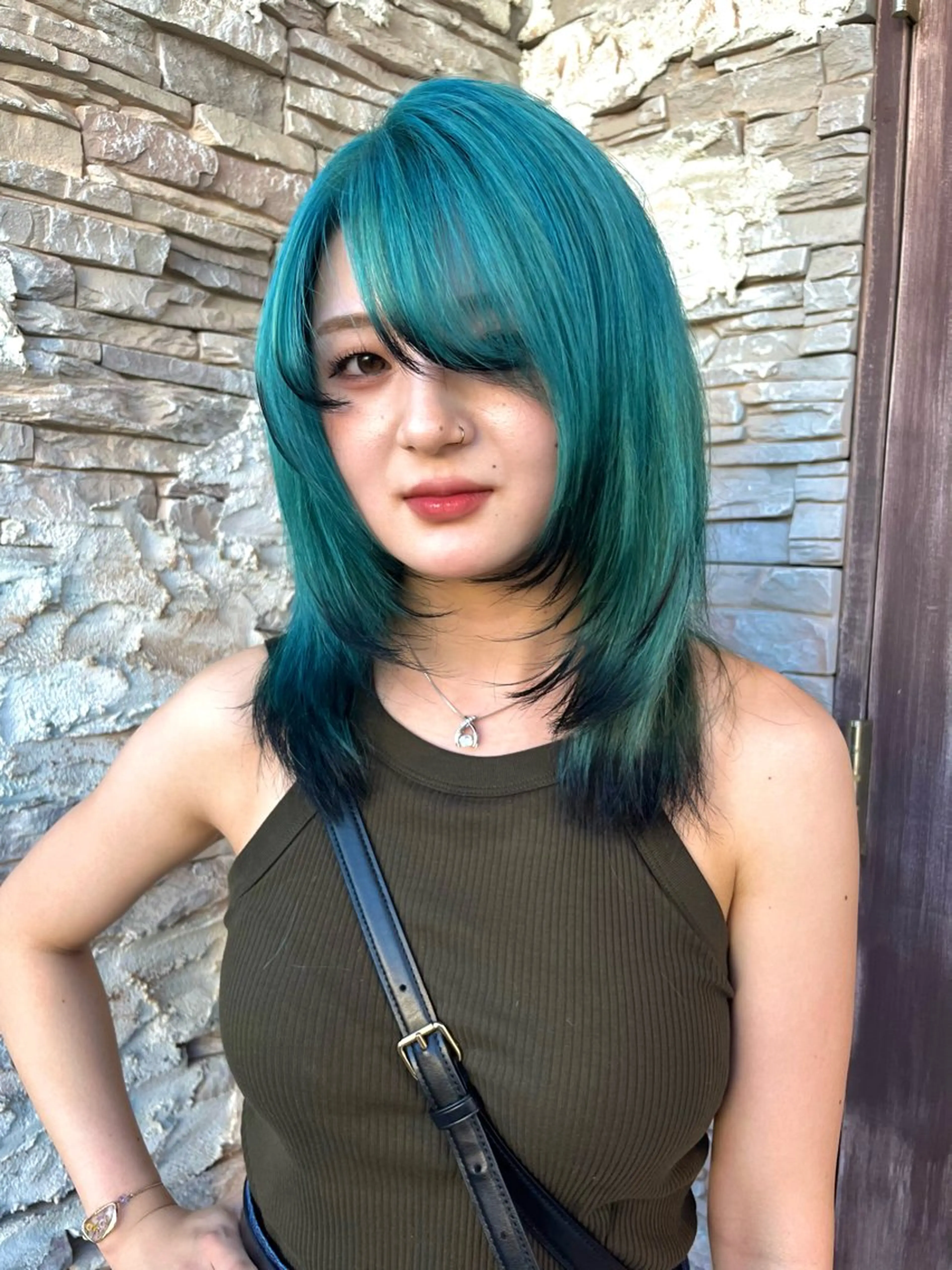 ミディアム カラー ブリーチ 透明感カラー デザインカラー くびれヘア 顔周りカット カット ヘアカラー 💫レイヤーカット✨ 透明感カラー工藤雄大のヘアスタイル