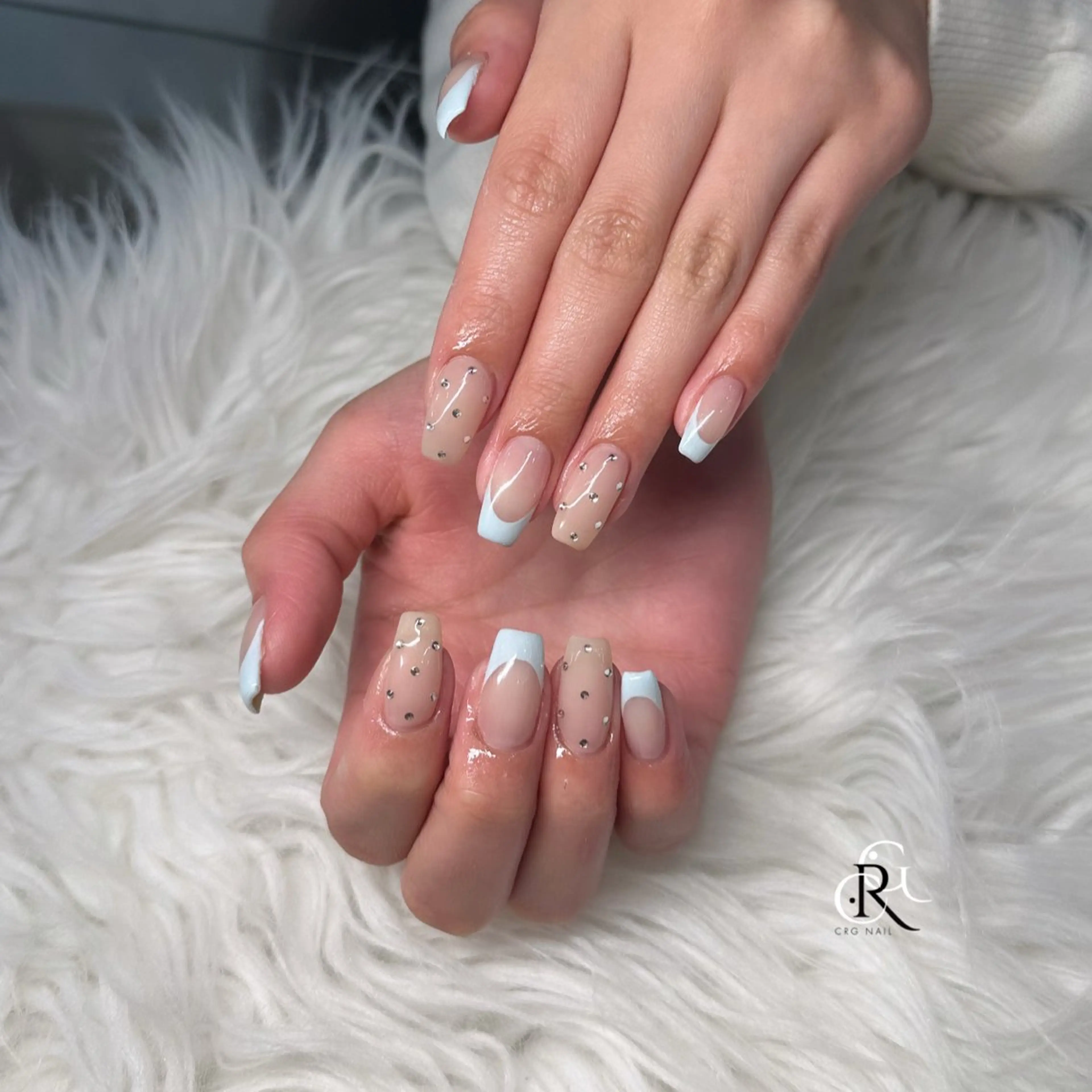 ネイル フレンチネイル 水色 パステルネイル ストーンネイル ハンドネイル 美フォルム✨ CRG　RURIのネイルデザイン