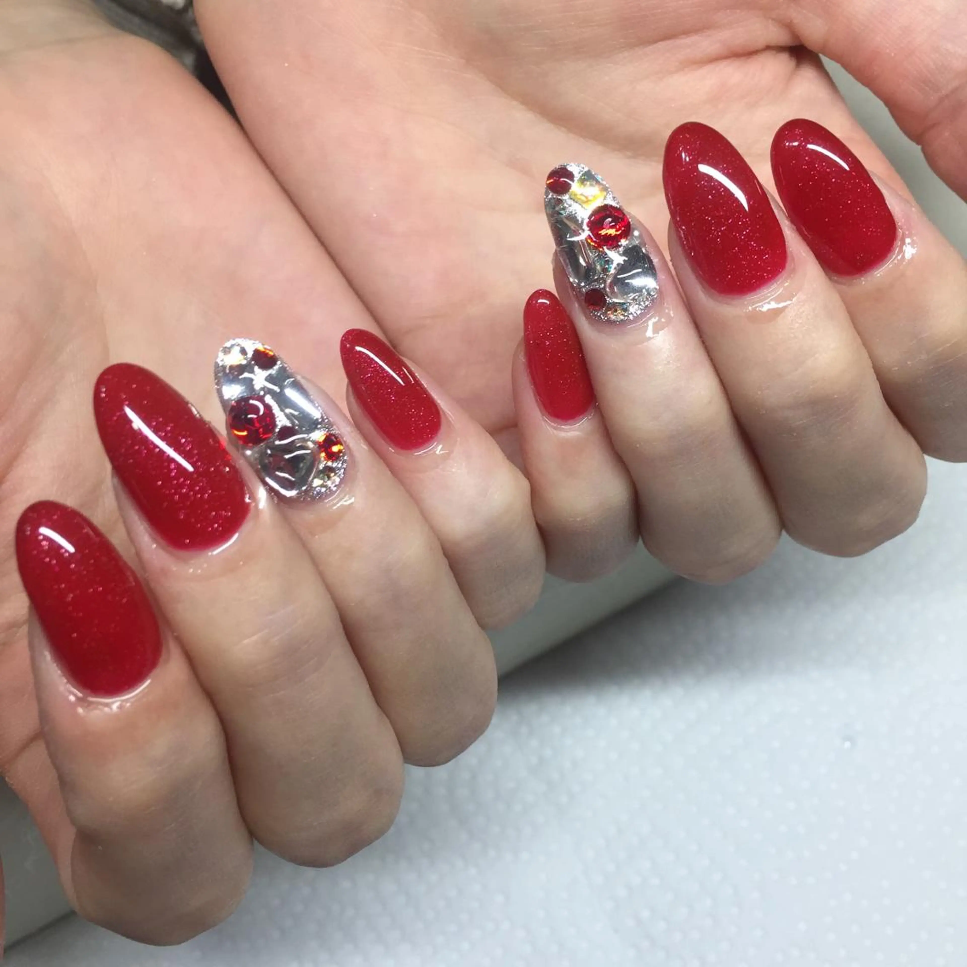 ネイル ストーンネイル ガールネイルサロン所属・ガール ネイルサロンのネイルデザイン