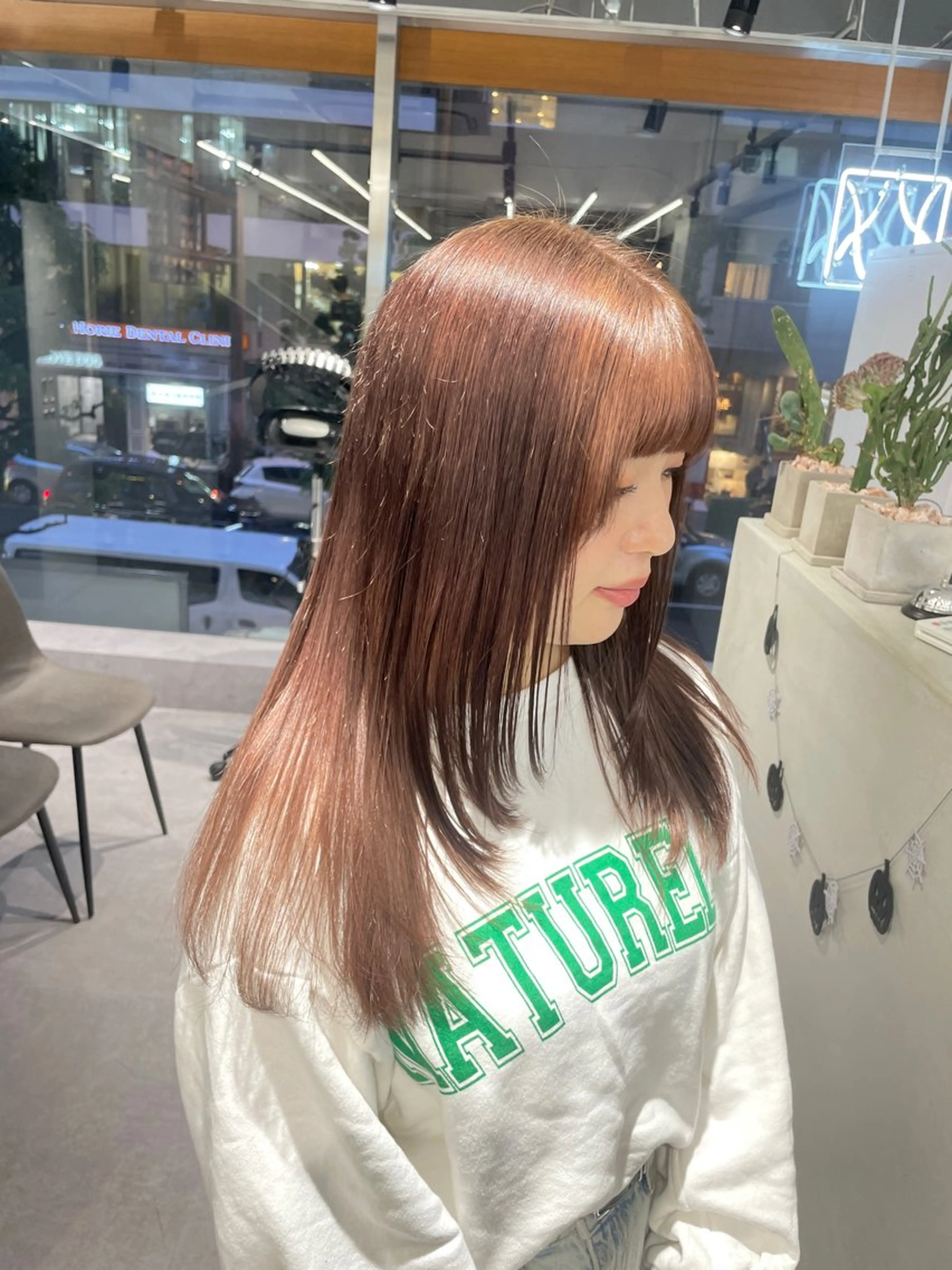 ミディアム 顔まわりレイヤー レイヤーカット ikuma/ ミルクティーのヘアスタイル