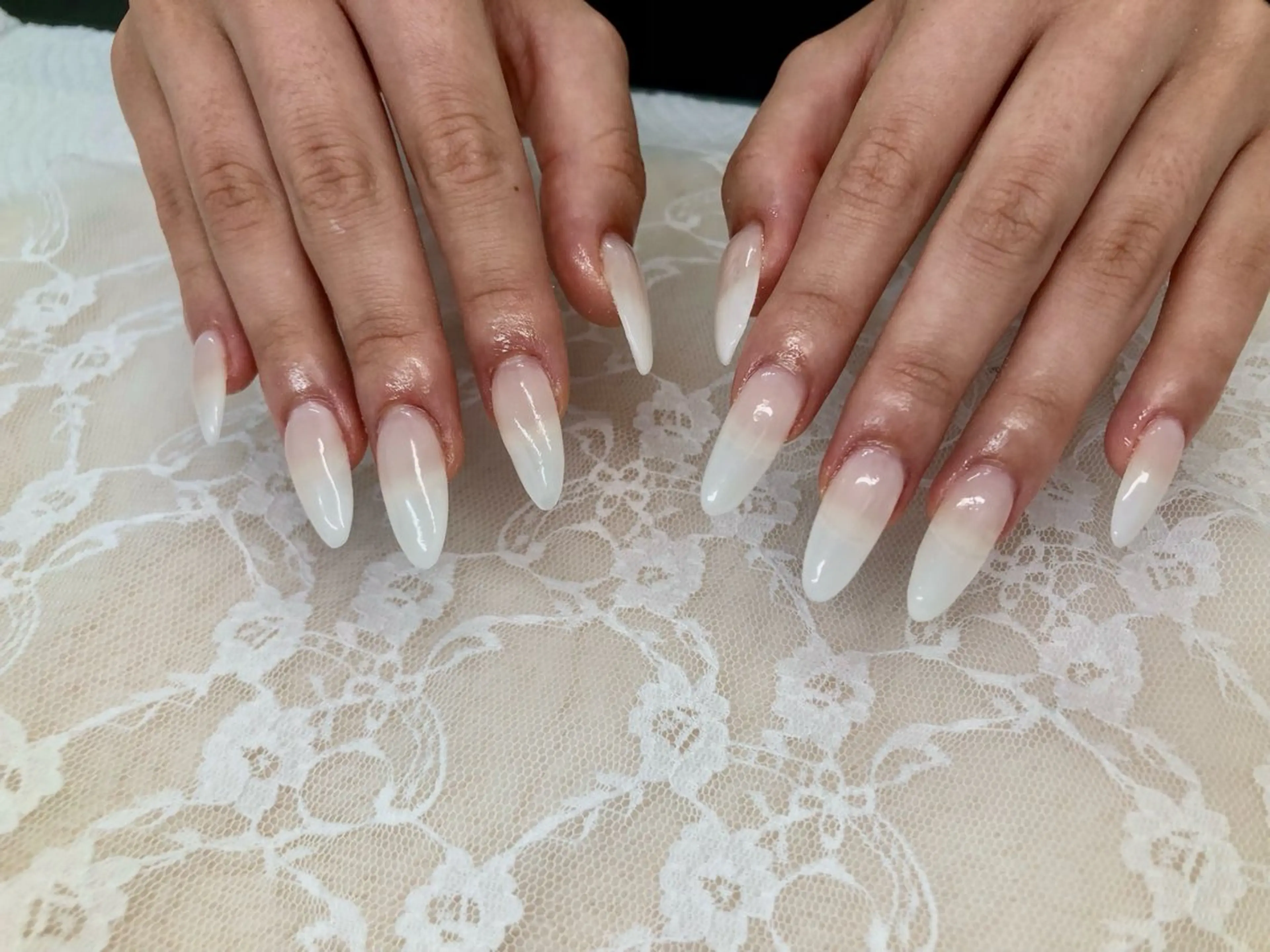 ネイル シンプルネイル ホワイト ハンドネイル ハンドケア Epokku ネイルサロンのネイルデザイン