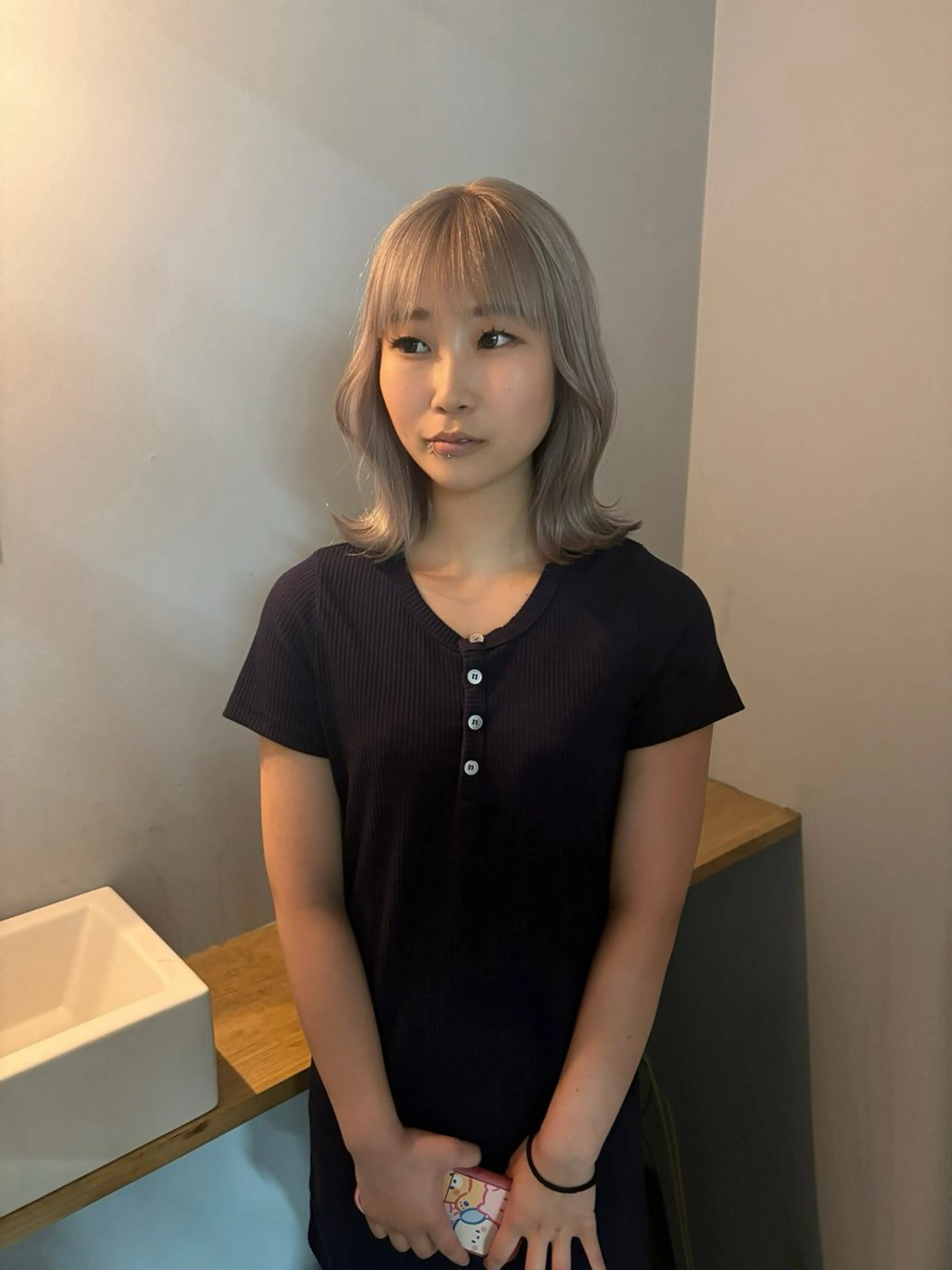 ミディアム カラー ベージュカラー ブリーチ シルバー シルバーベージュ メンズカットモデル/ いぶきのヘアスタイル