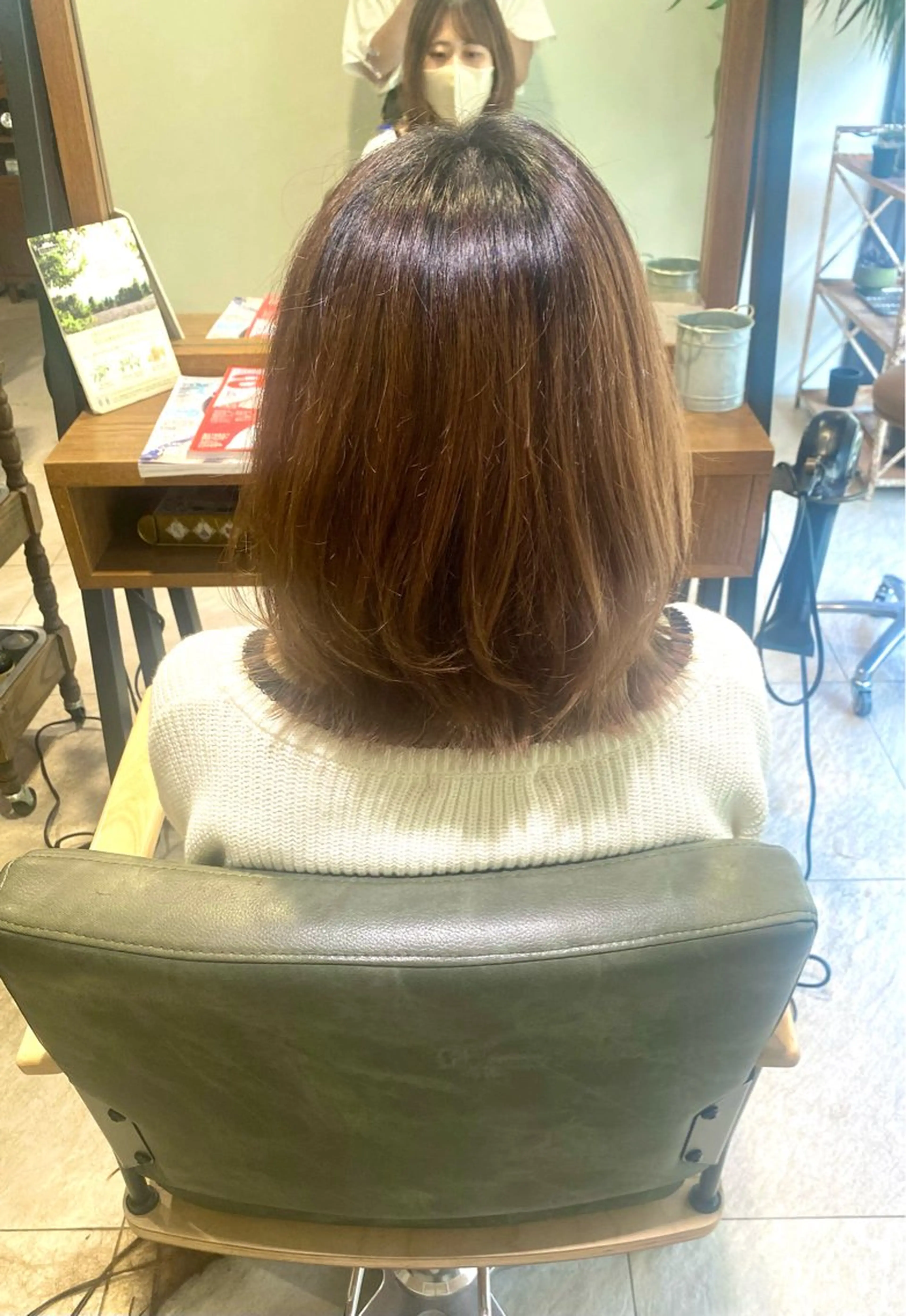 ミディアム ボブ くびれヘア レイヤーカット LiC えりのヘアスタイル