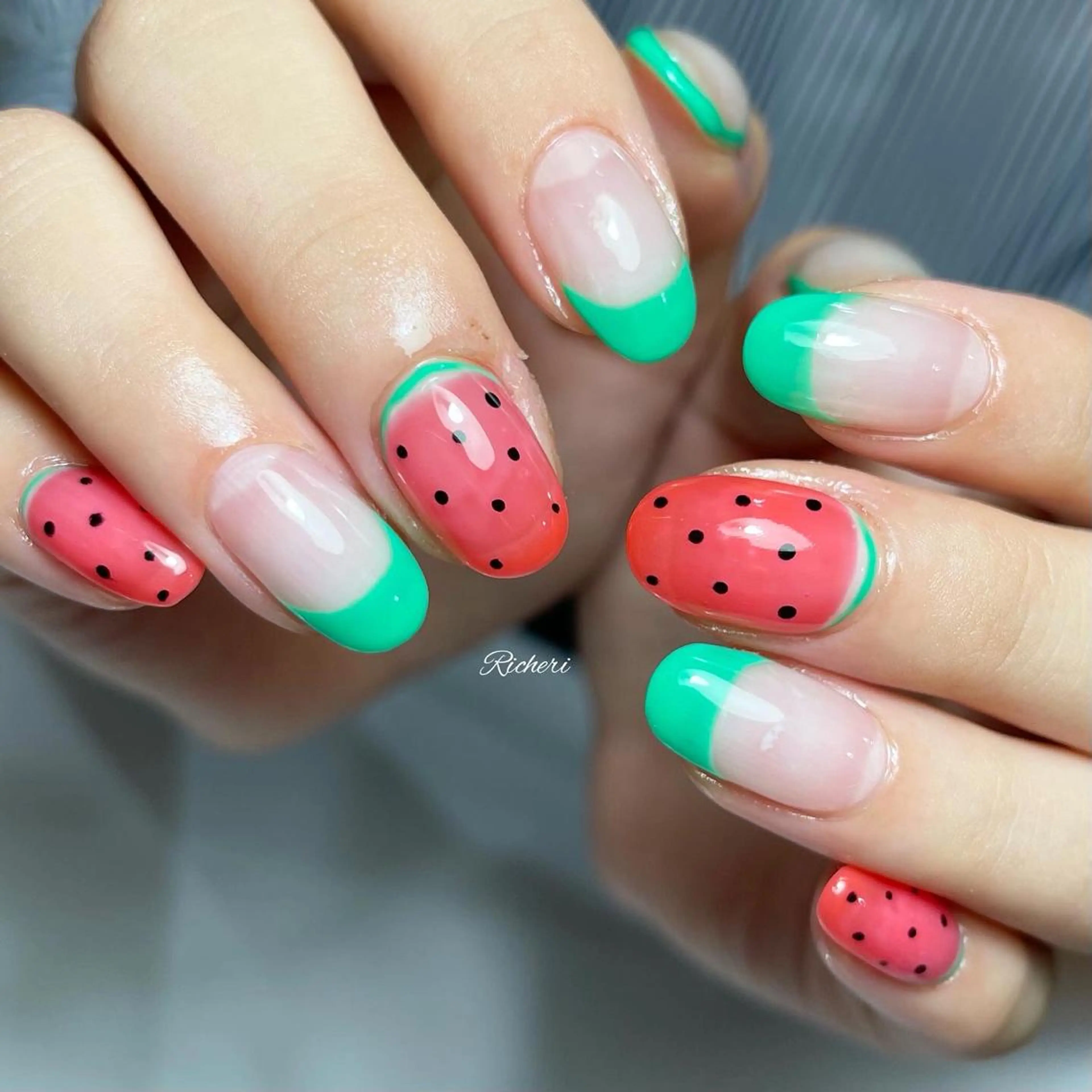ミディアム ネイル 韓国風ヘア アートネイル フレンチネイル ジェルネイル 韓国ネイル richeri beautyのエステ・リラクイメージ