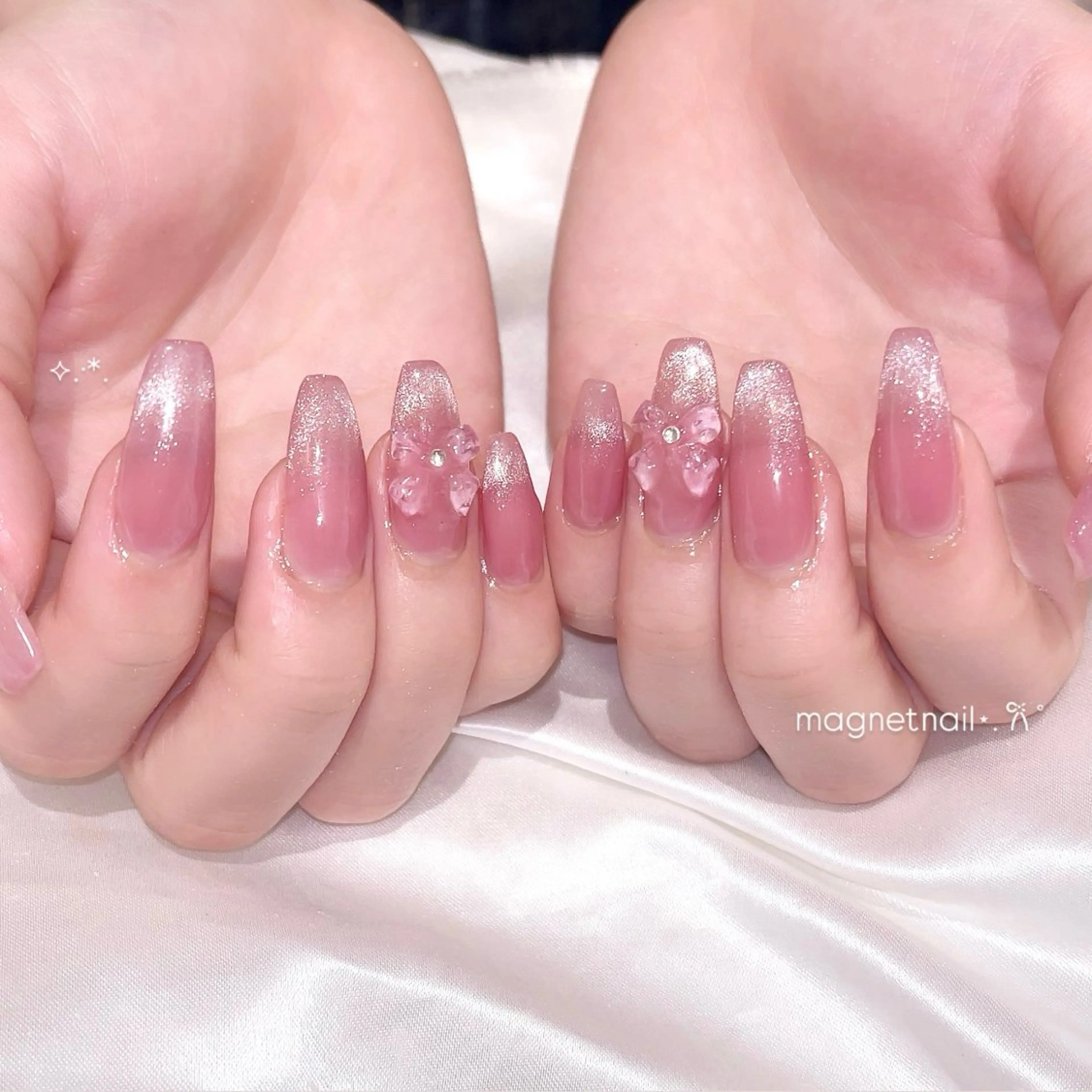 ネイル グラデーション キラキラネイル マグネットネイル リボン ストーンネイル ハンドネイル aoi ♡のネイルデザイン
