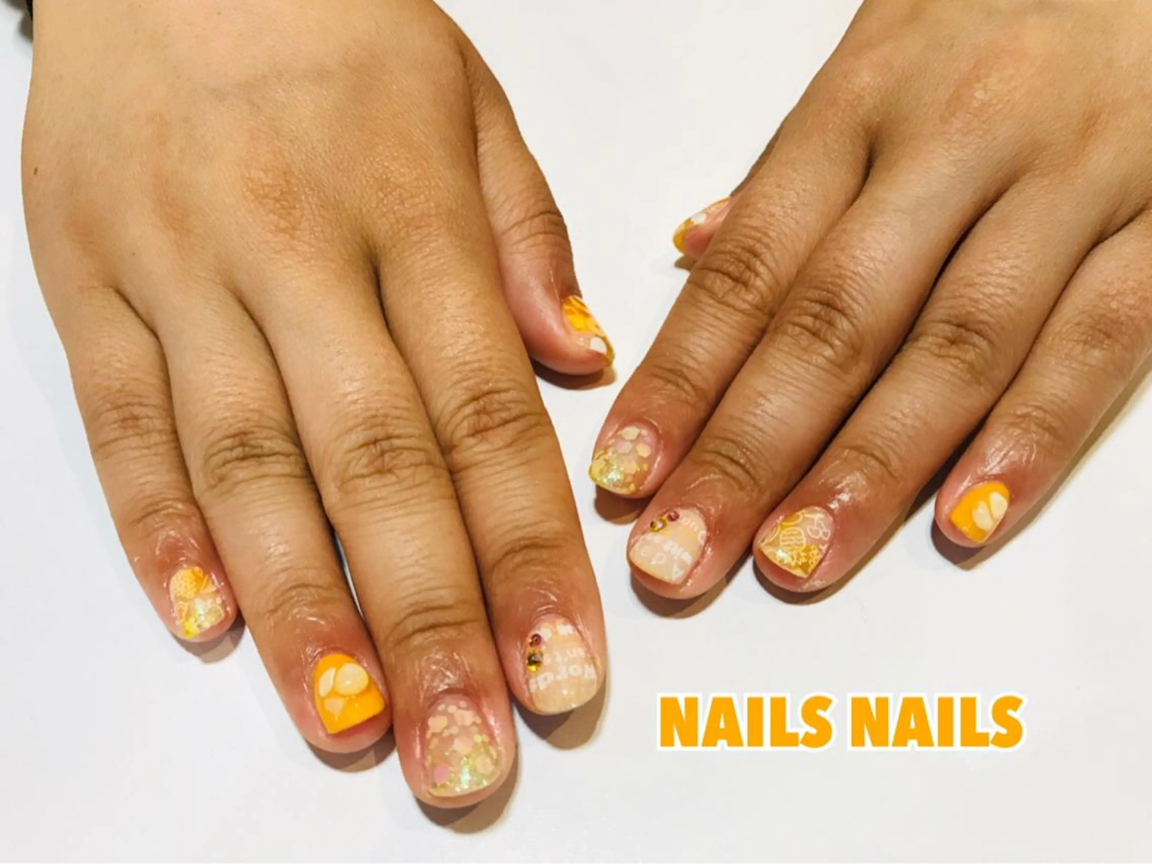ネイル ジェルネイル 夏ネイル 黄色 ハンドネイル NAILSNAILS ERIKAのネイルデザイン