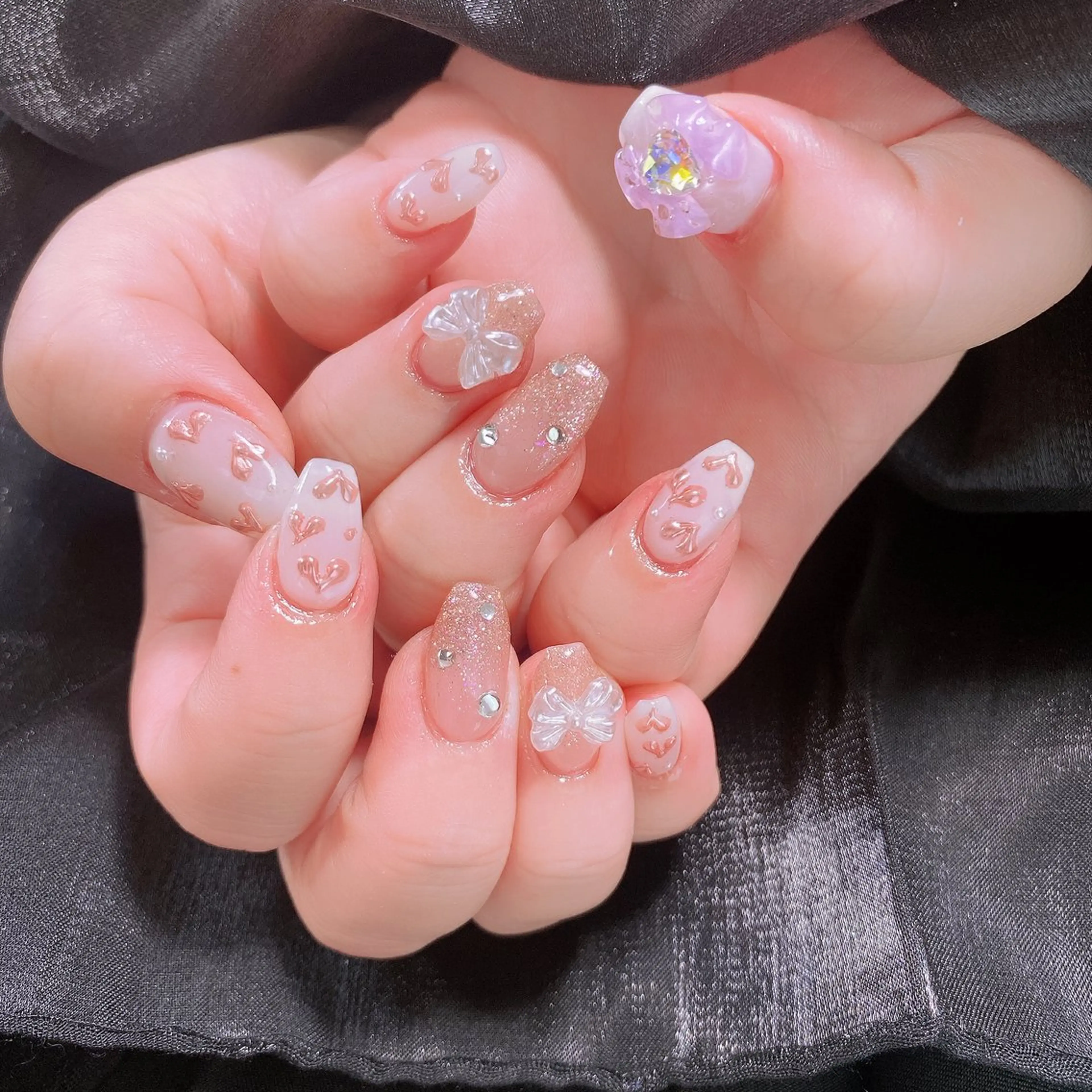 ネイル ブルー チークネイル フレンチネイル ハート ホログラムネイル ハンドネイル インフィニティ ネイルサロンのネイルデザイン