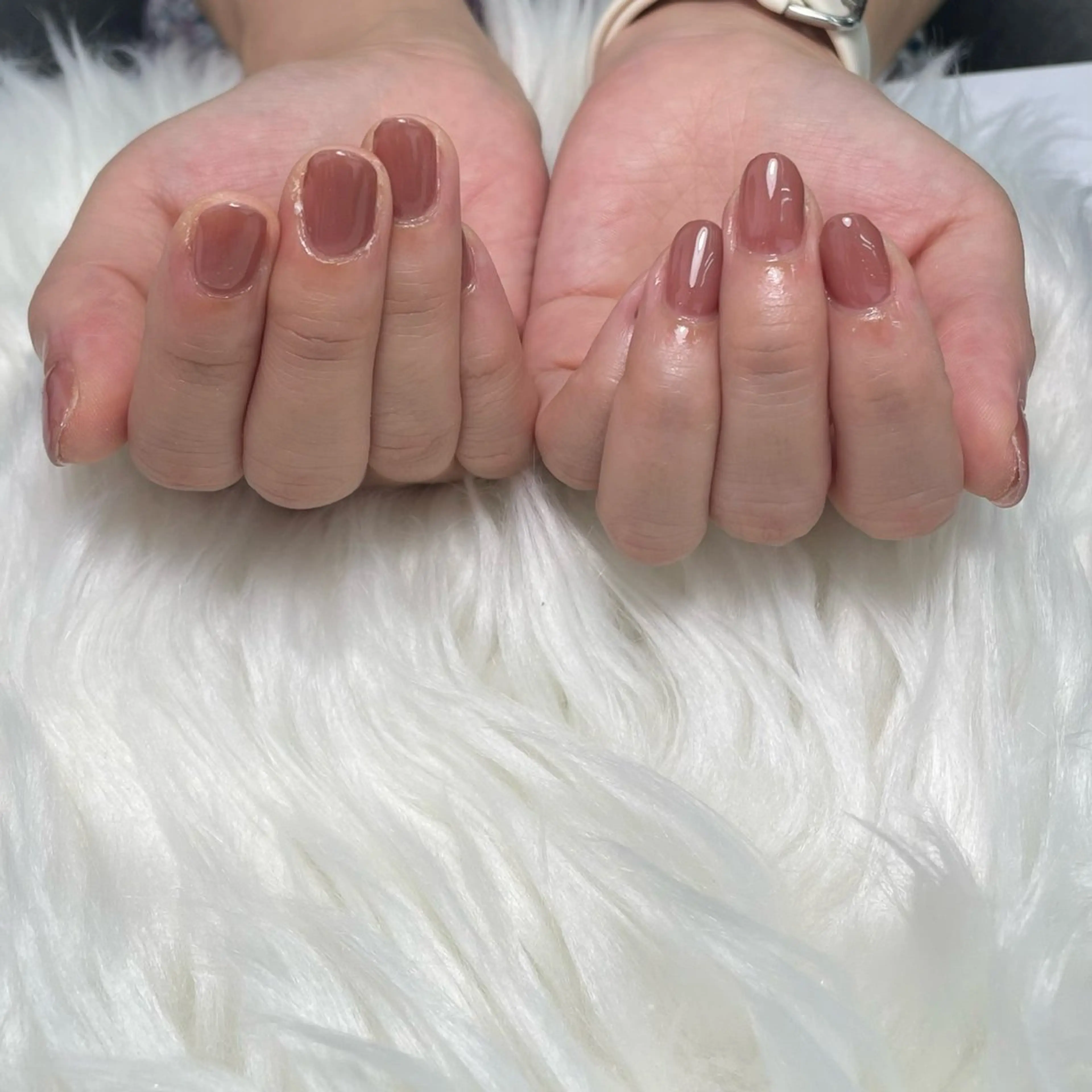 ネイル ブラウン オフィスネイル ワンカラーネイル ショートネイル シンプルネイル ハンドネイル Queen Stella所属・Quee Stllaのネイルデザイン