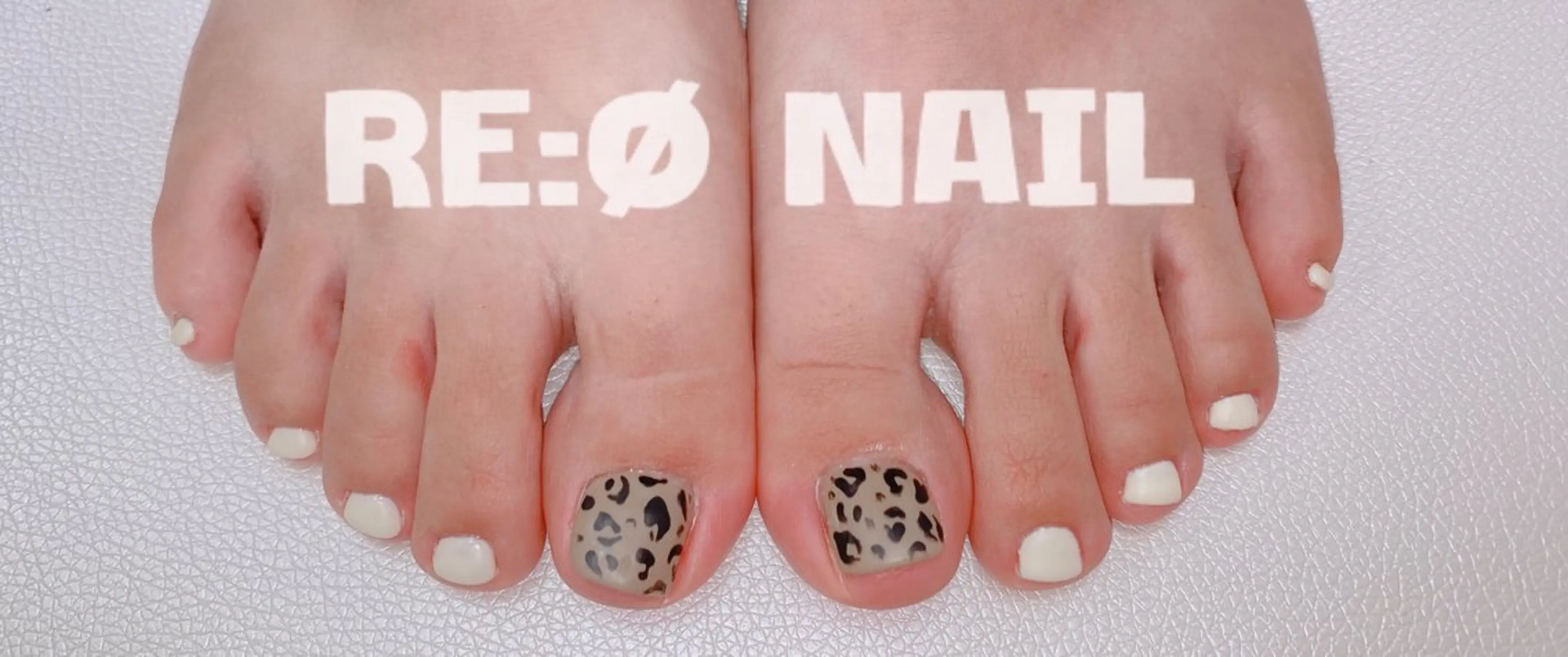 ネイル ホワイト フットネイル Re:Ø nail 🩵TSUJIのネイルデザイン