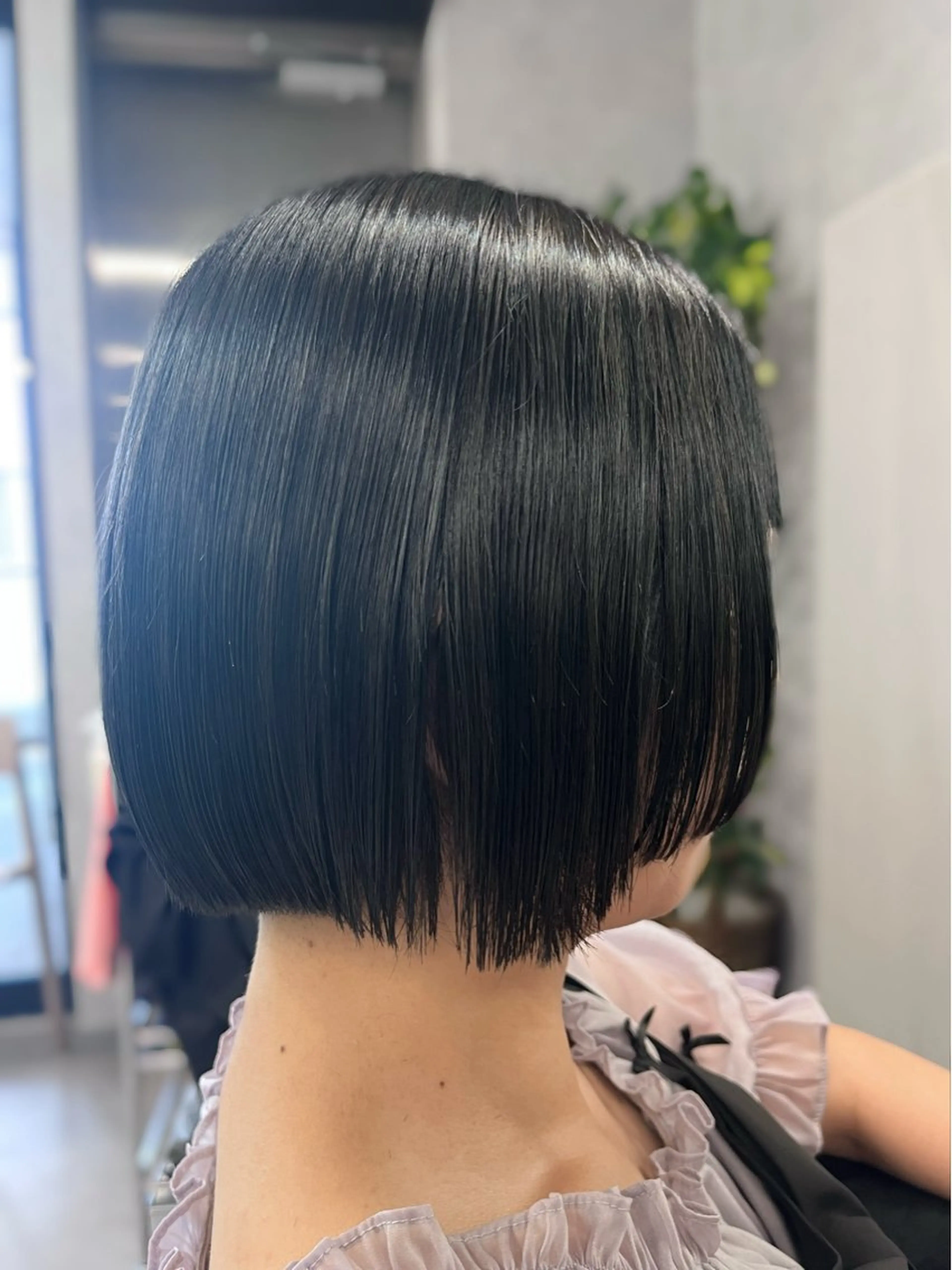 ショート カラー 黒髪 ブリーチ ブルーカラー ブリーチなしカラー カット ヘアカラー トリートメント オオバ｜ 理想寄せのヘアスタイル