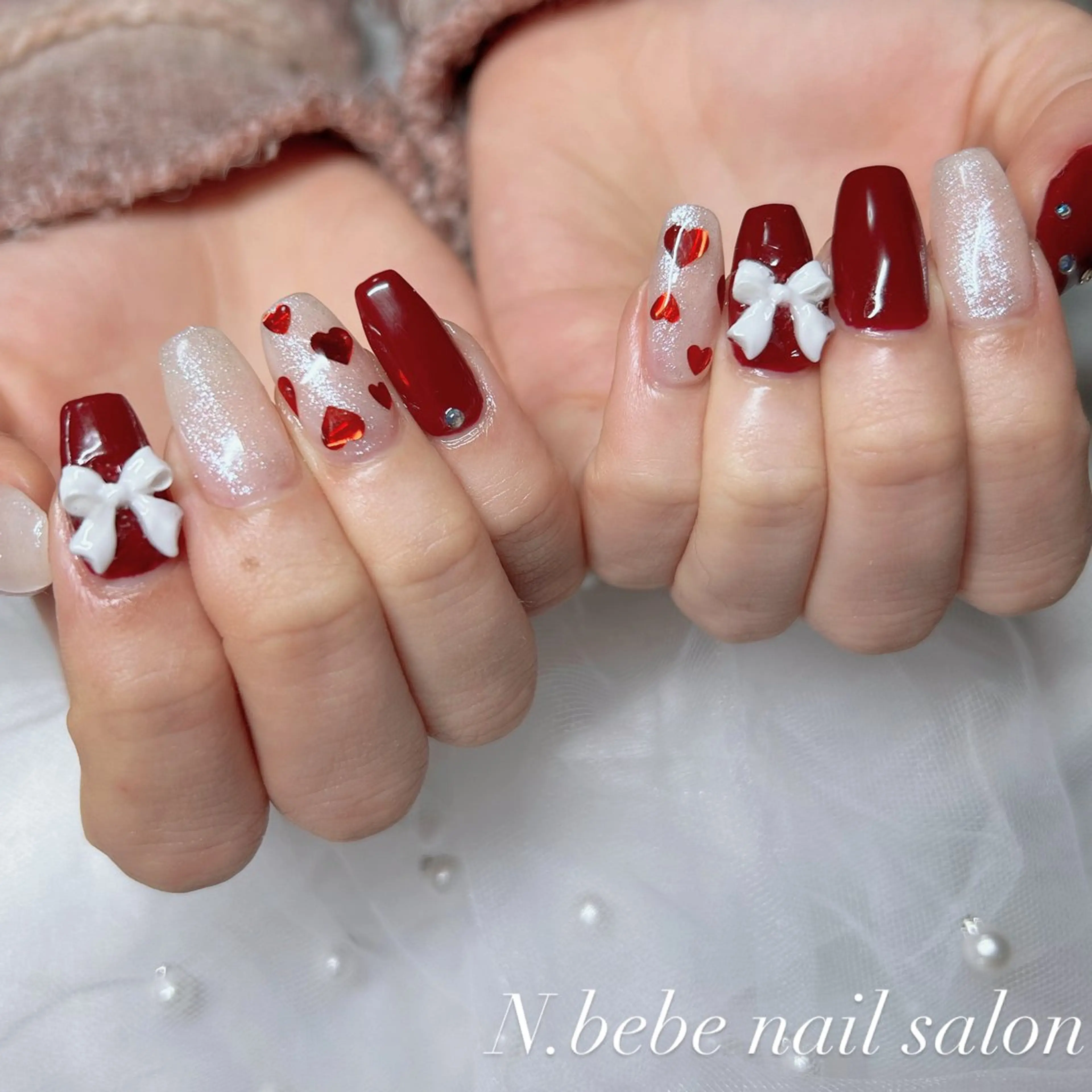 ネイル リボン ストーンネイル ハンドネイル n.bebe nail所属・N. bebeのネイルデザイン