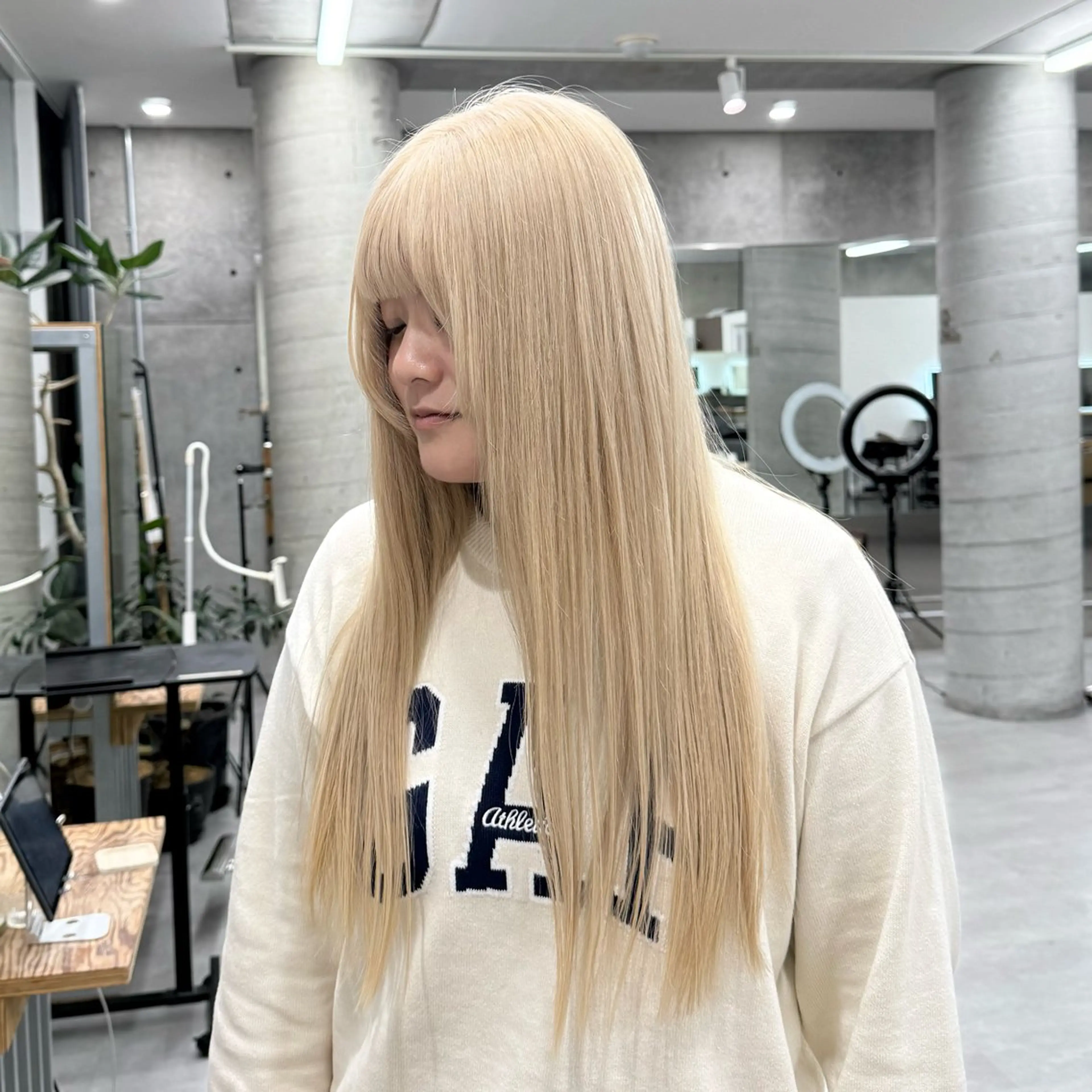 ロング カラー ブリーチ Welring hair salon所属・Runa/大人 かわいいハイトーンのヘアスタイル